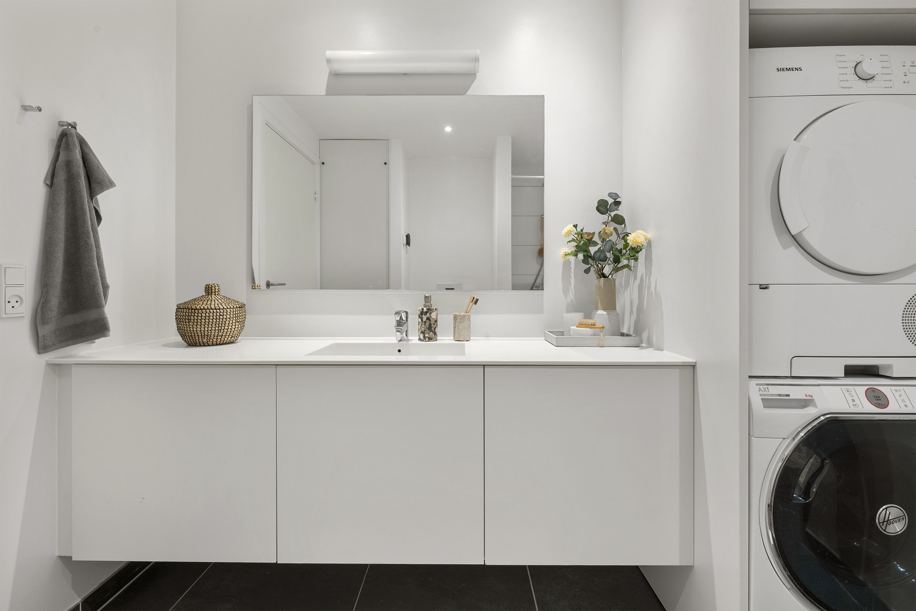 Fremhævet badeværelse billede i fuldskærmstilstand. Billede af Ahornvej 1F, 1. 11., 2970 Hørsholm