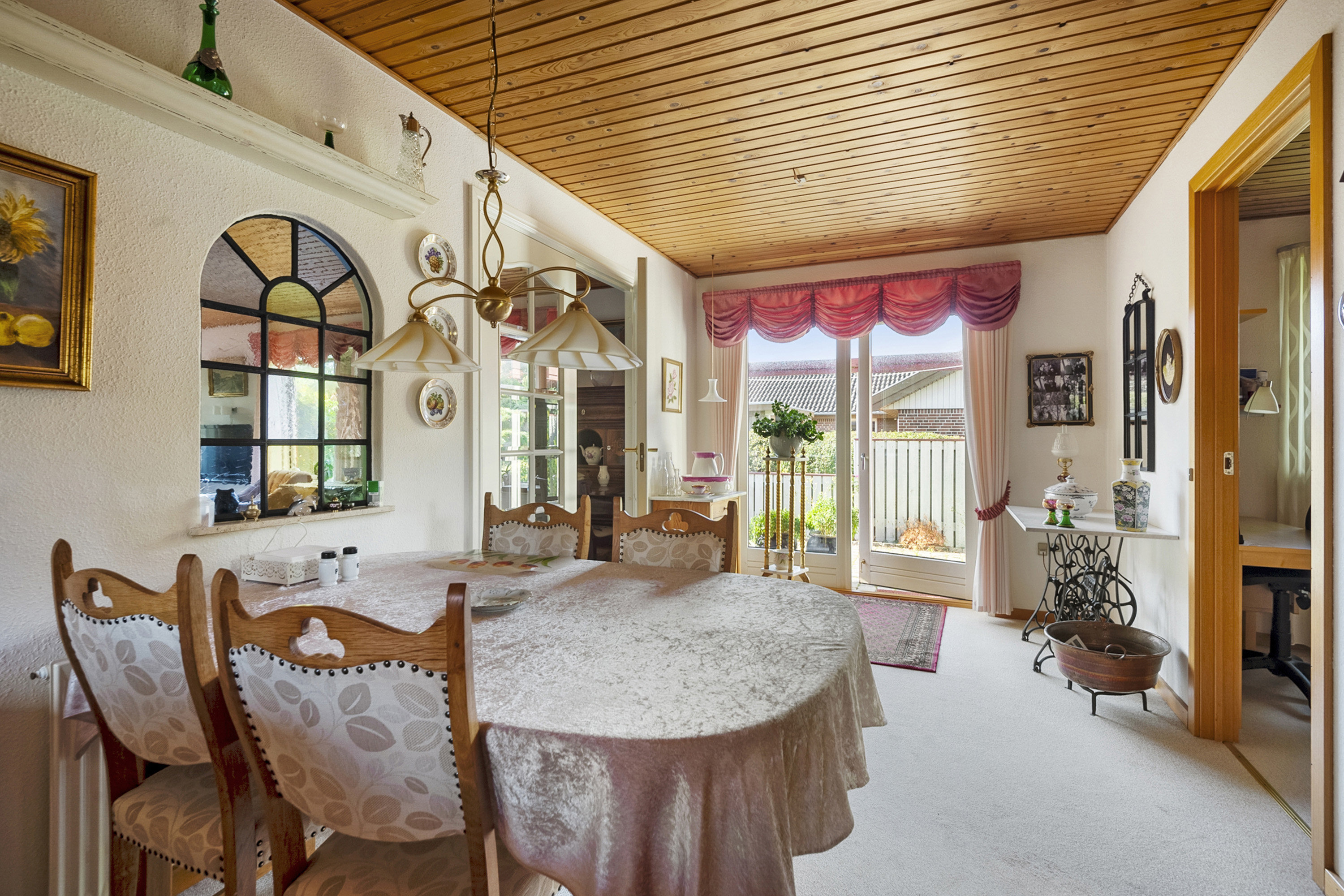 Fremhævet spisestue billede i fuldskærmstilstand. Billede af Marken 33, Tarp, 6715 Esbjerg N