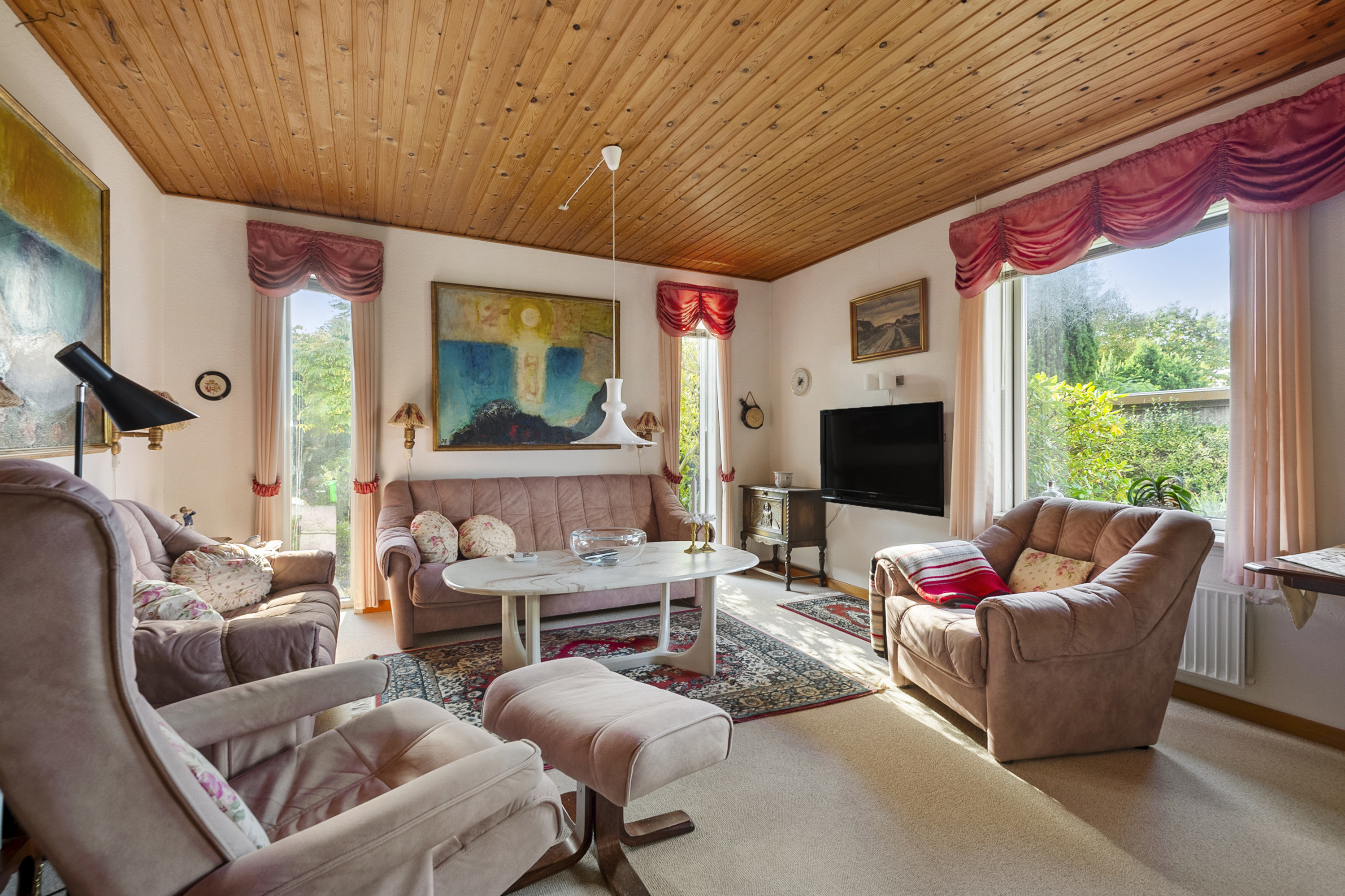 Fremhævet stue billede i fuldskærmstilstand. Billede af Marken 33, Tarp, 6715 Esbjerg N