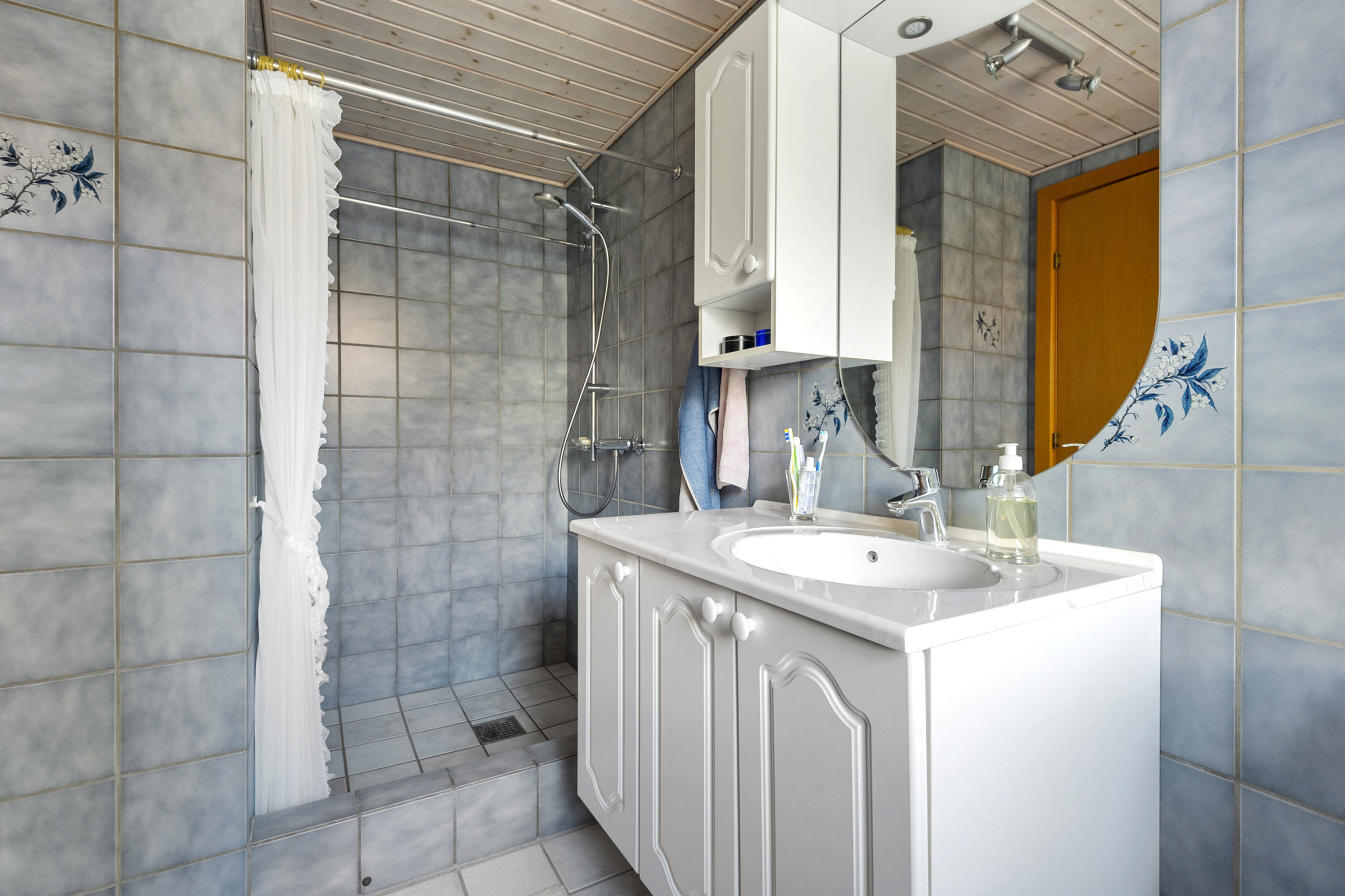 Fremhævet badeværelse billede i fuldskærmstilstand. Billede af Marken 33, Tarp, 6715 Esbjerg N