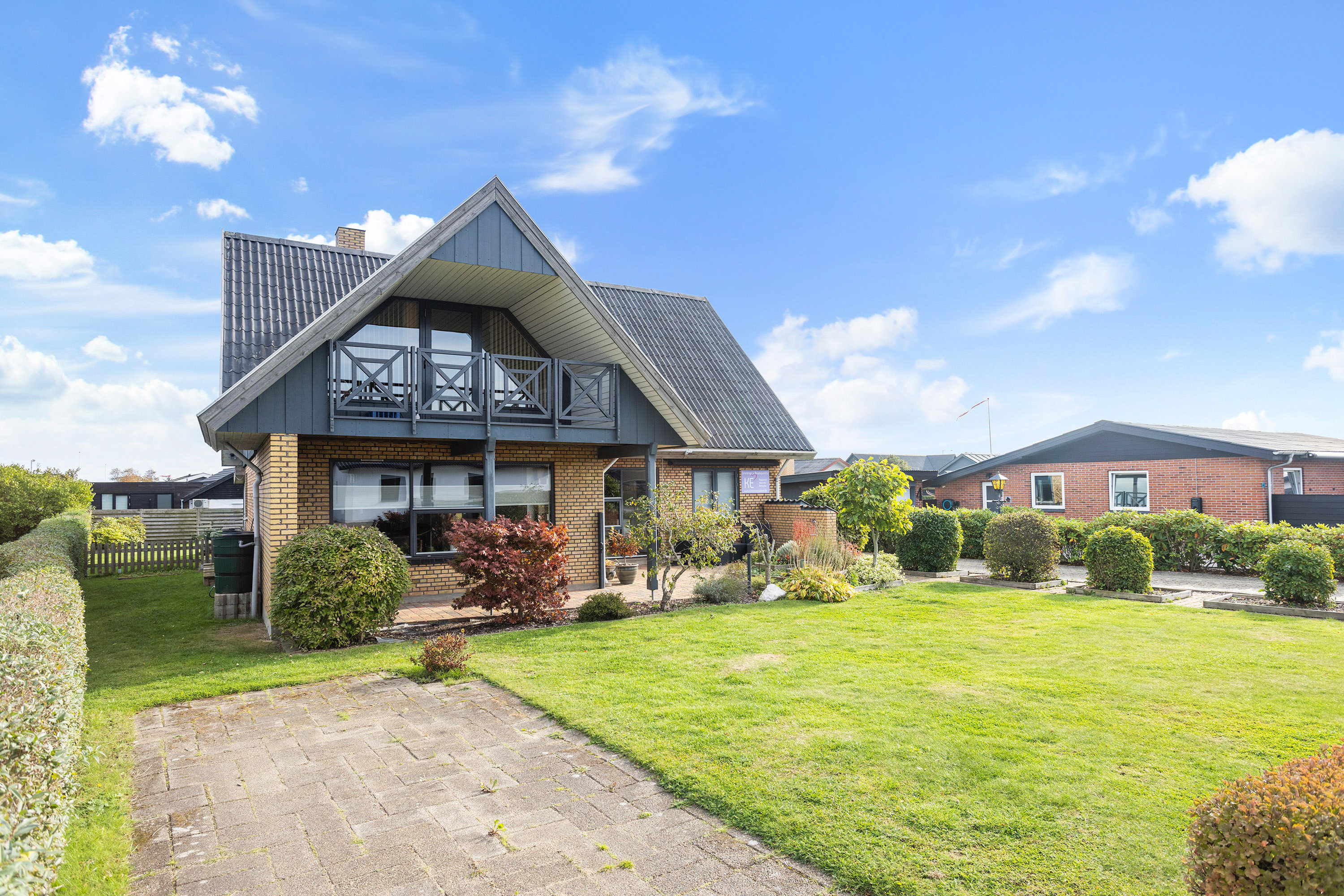 Fremhævet facade billede i fuldskærmstilstand. Billede af A Melgaardsvej 6, 9300 Sæby