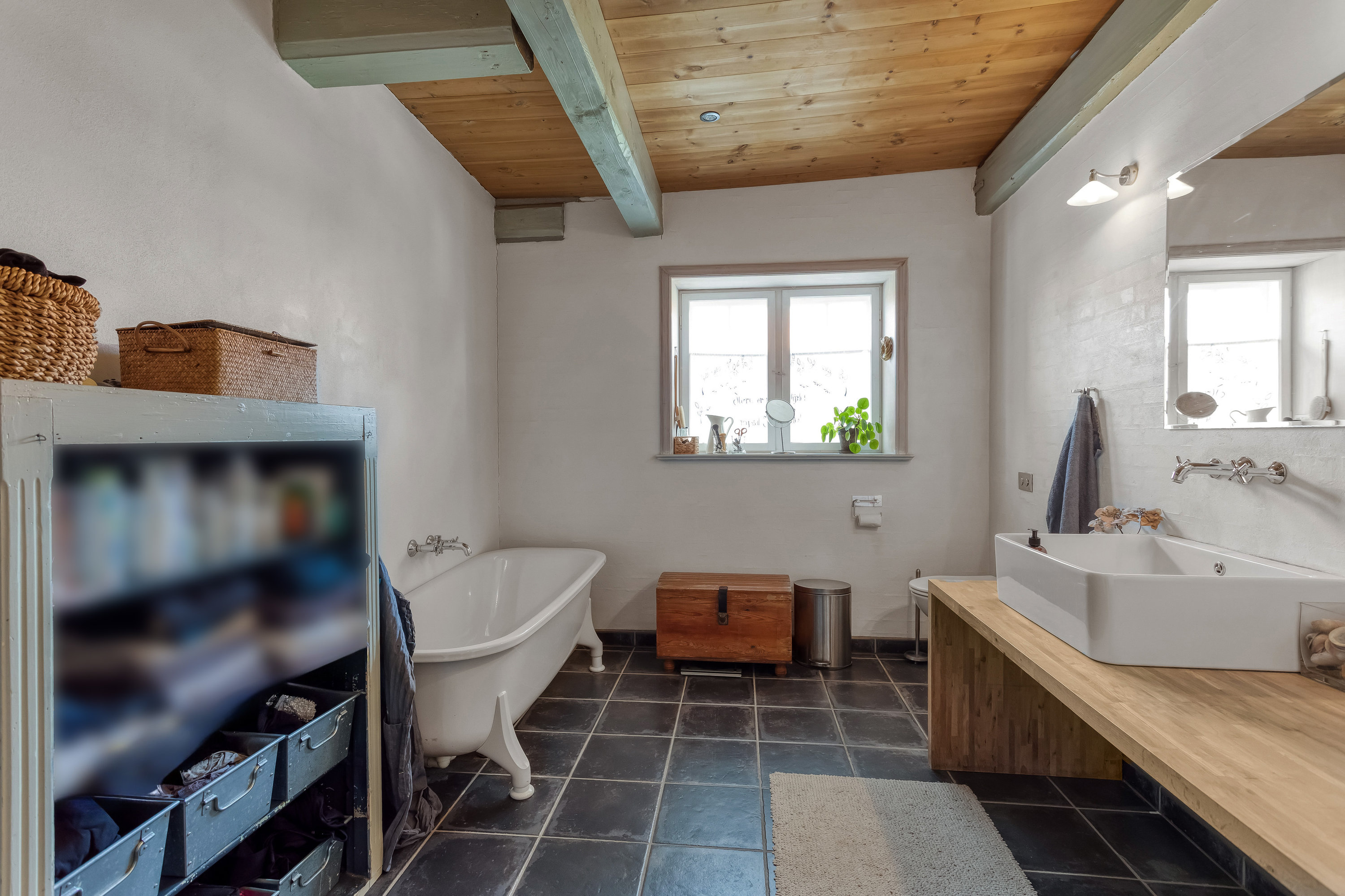 Fremhævet badeværelse billede i fuldskærmstilstand. Billede af Strandvej 2, 6280 Højer