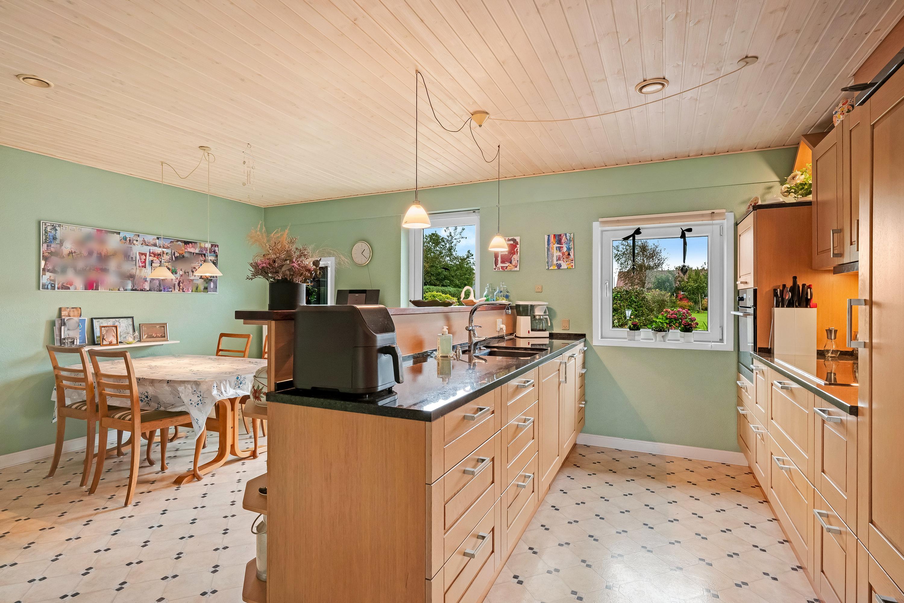 Fremhævet køkken billede i fuldskærmstilstand. Billede af Kildetoften 26, 6780 Skærbæk