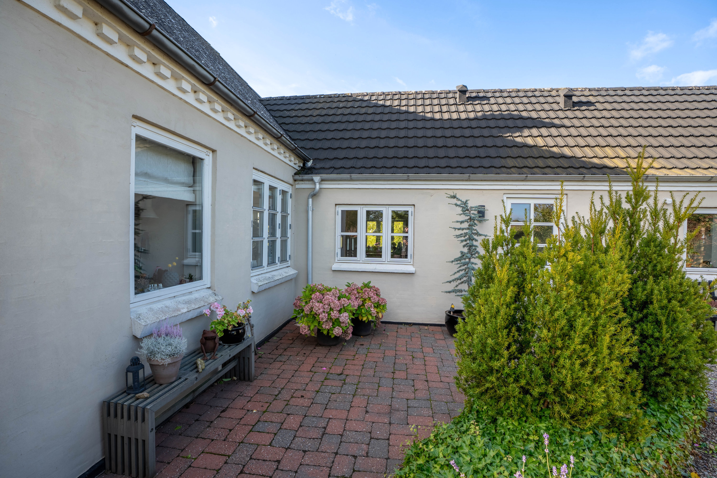 Miniaturebillede 1: . Billede af Strandbyvej 65, Strandby, 5683 Haarby