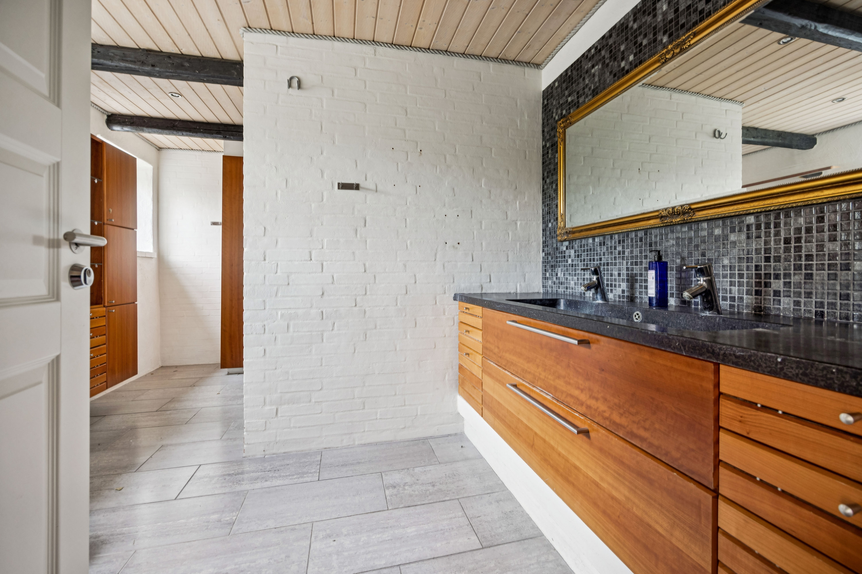 Fremhævet badeværelse billede i fuldskærmstilstand. Billede af Fredensdal 55, 9460 Brovst