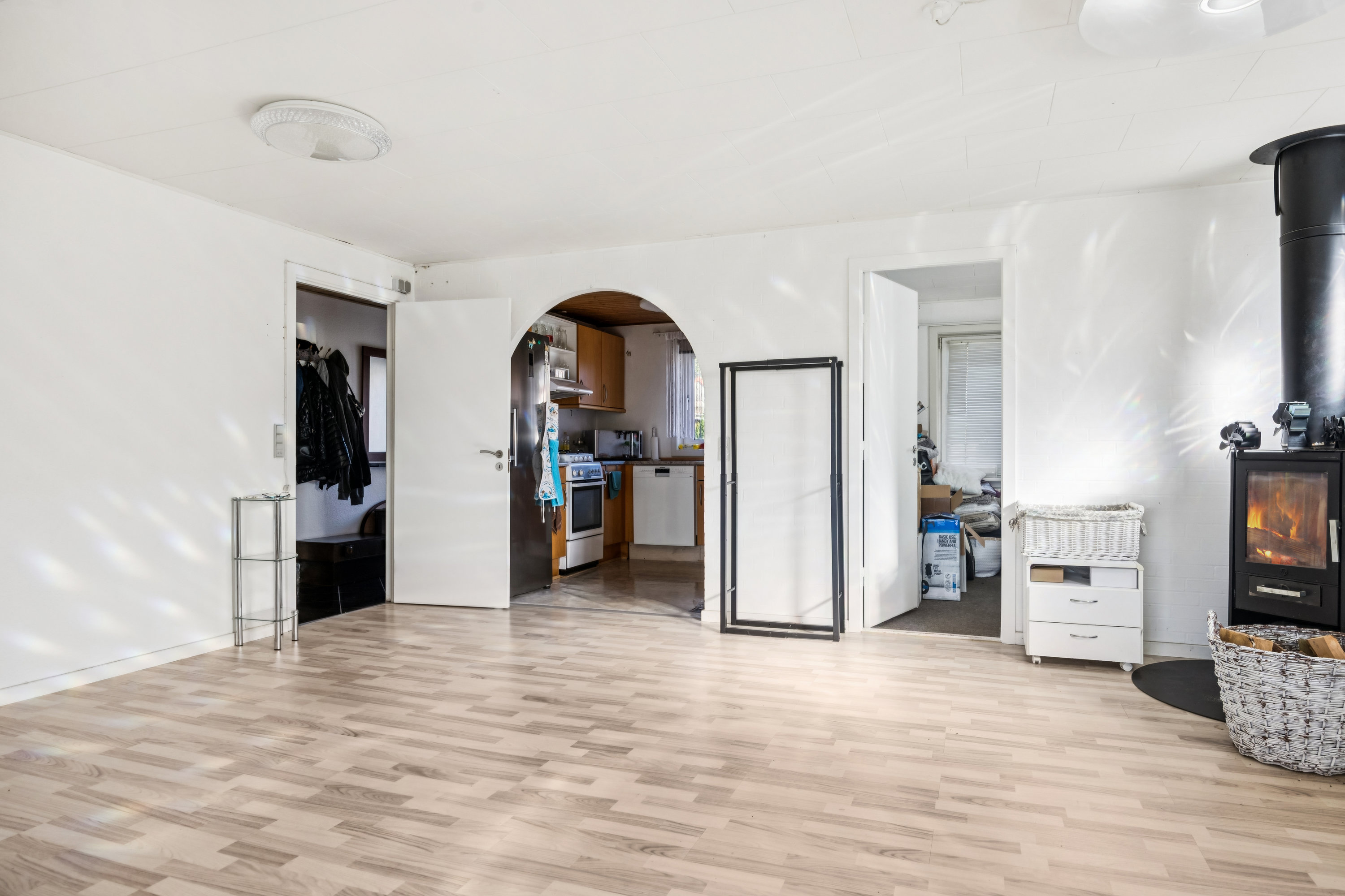 Fremhævet stue billede i fuldskærmstilstand. Billede af Kærvej 11, Sønder Onsild Stationsby, 9500 Hobro