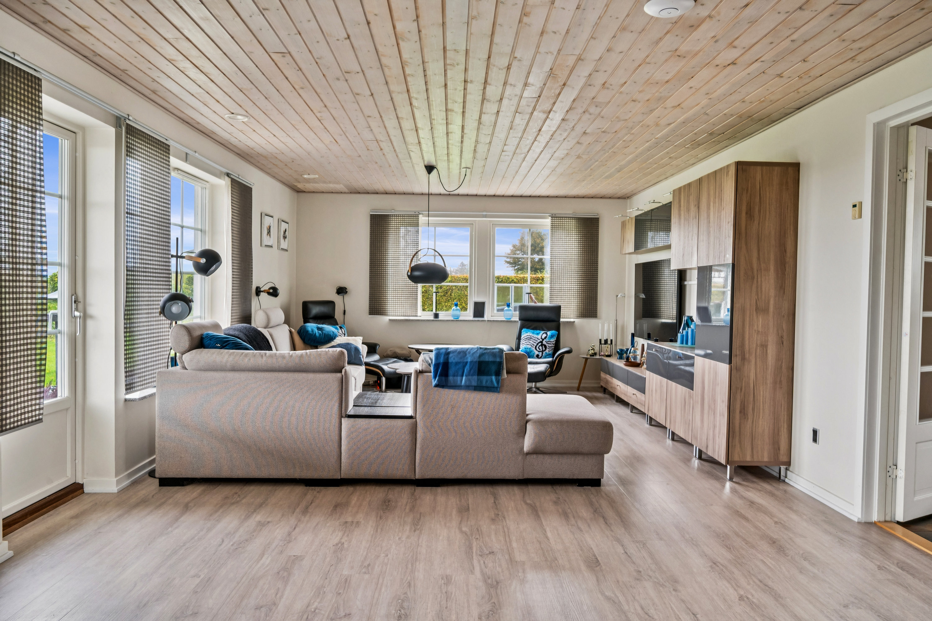 Fremhævet stue billede i fuldskærmstilstand. Billede af Haarvej 28, Haar, 8382 Hinnerup