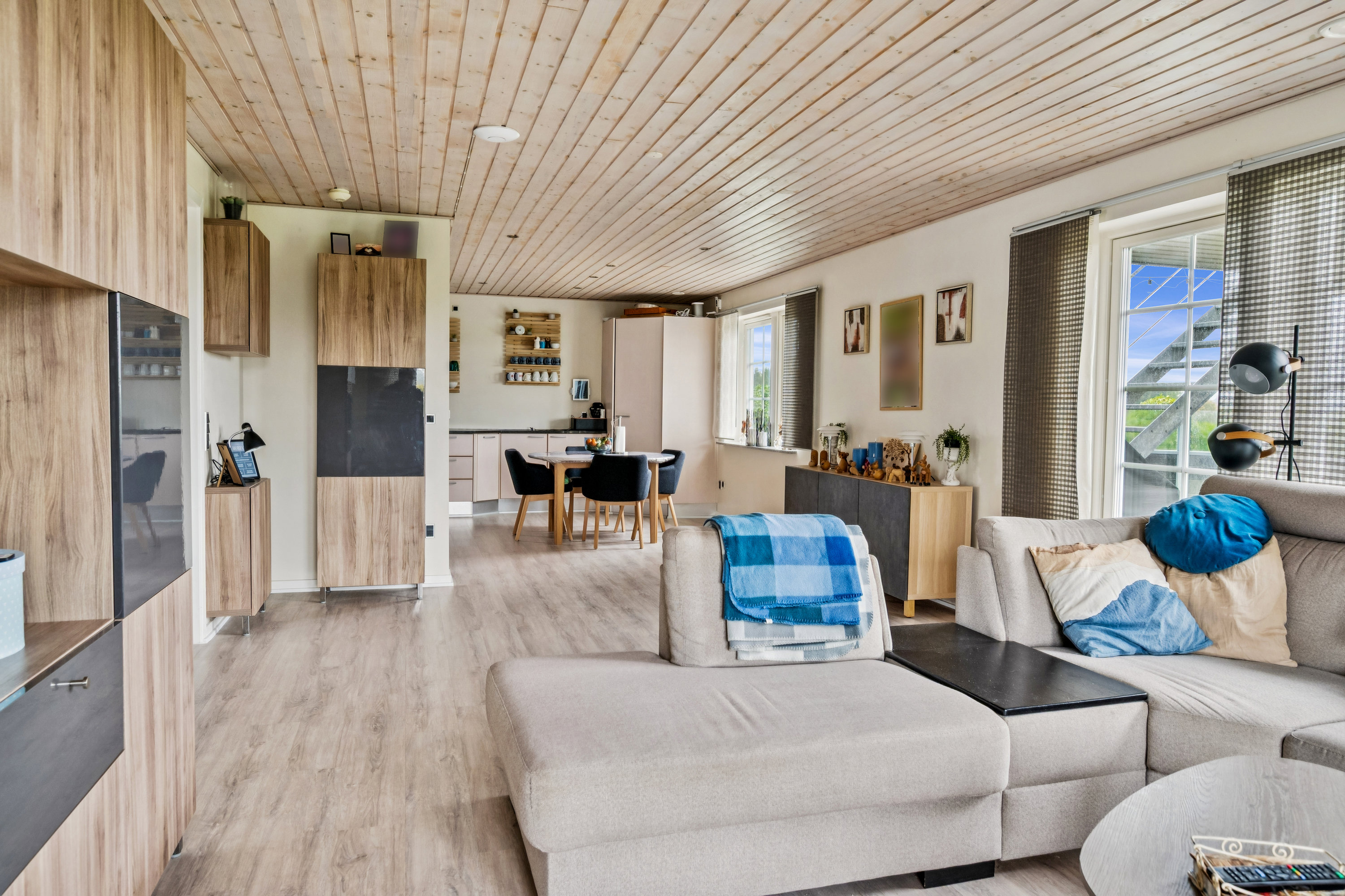 Fremhævet stue billede i fuldskærmstilstand. Billede af Haarvej 28, Haar, 8382 Hinnerup