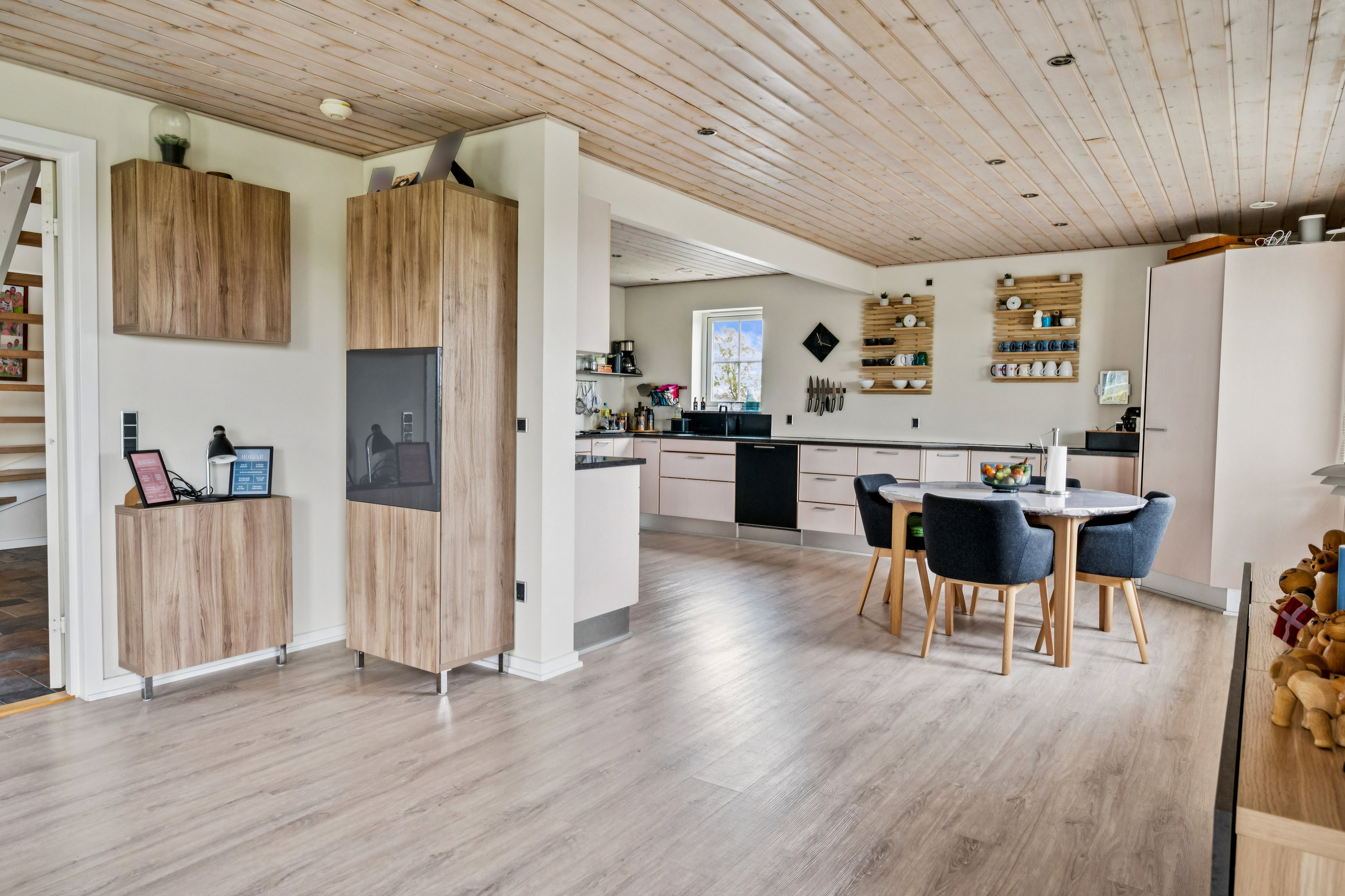 Fremhævet stue billede i fuldskærmstilstand. Billede af Haarvej 28, Haar, 8382 Hinnerup