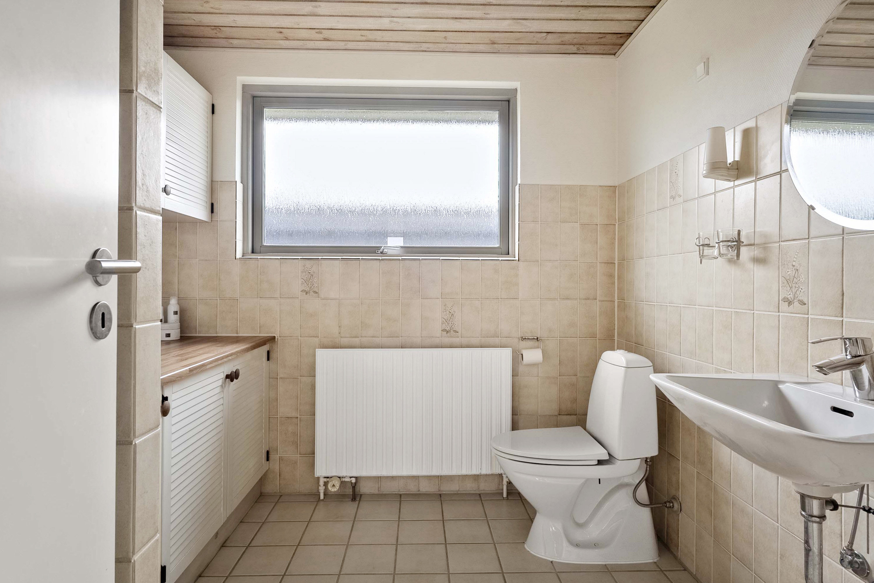 Fremhævet badeværelse billede i fuldskærmstilstand. Billede af Vestergårdsvej 60, Tyrsted, 8700 Horsens