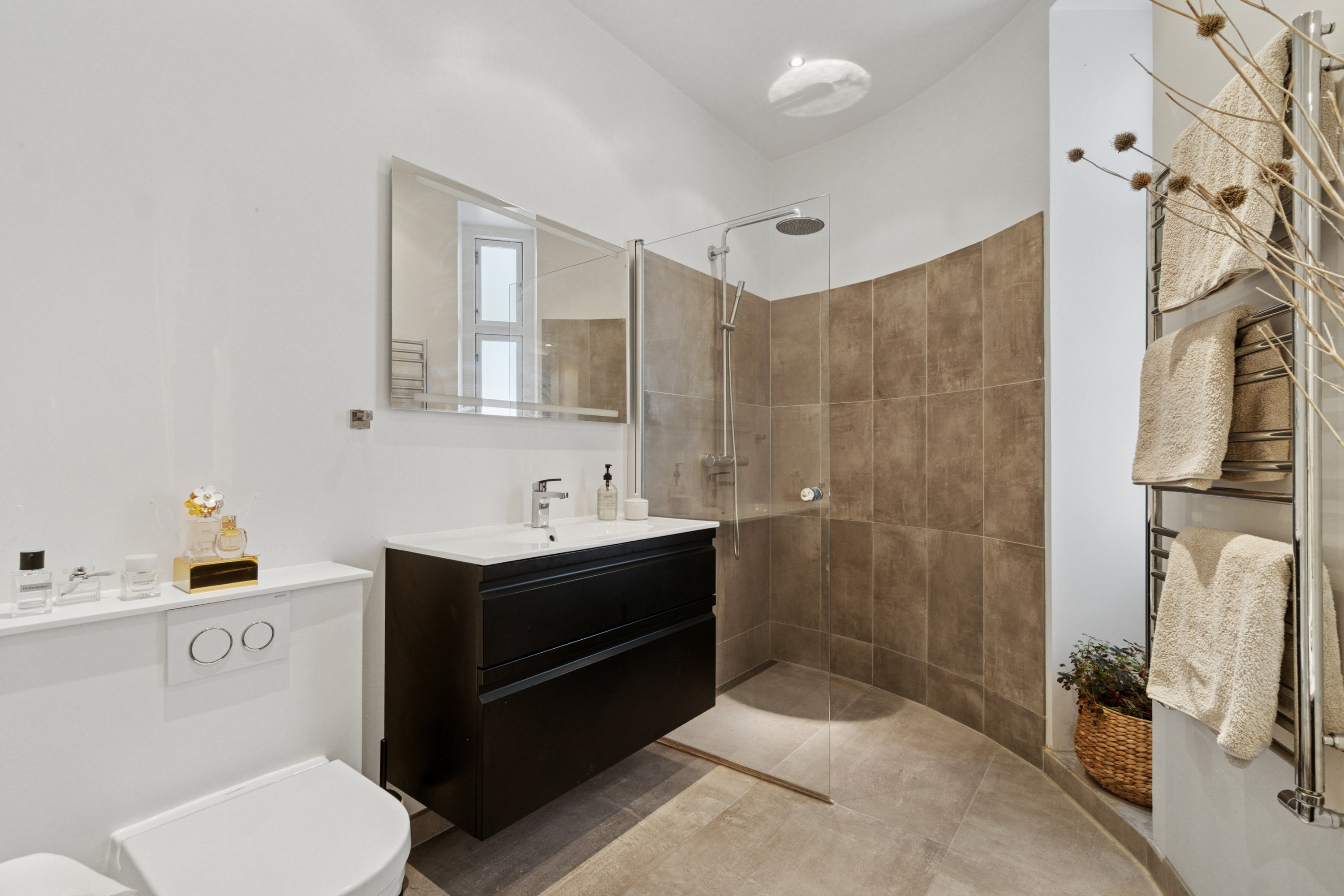 Miniaturebillede 1: badeværelse. Billede af H.C. Ørsteds Vej 31, st.. tv., 1879 Frederiksberg C