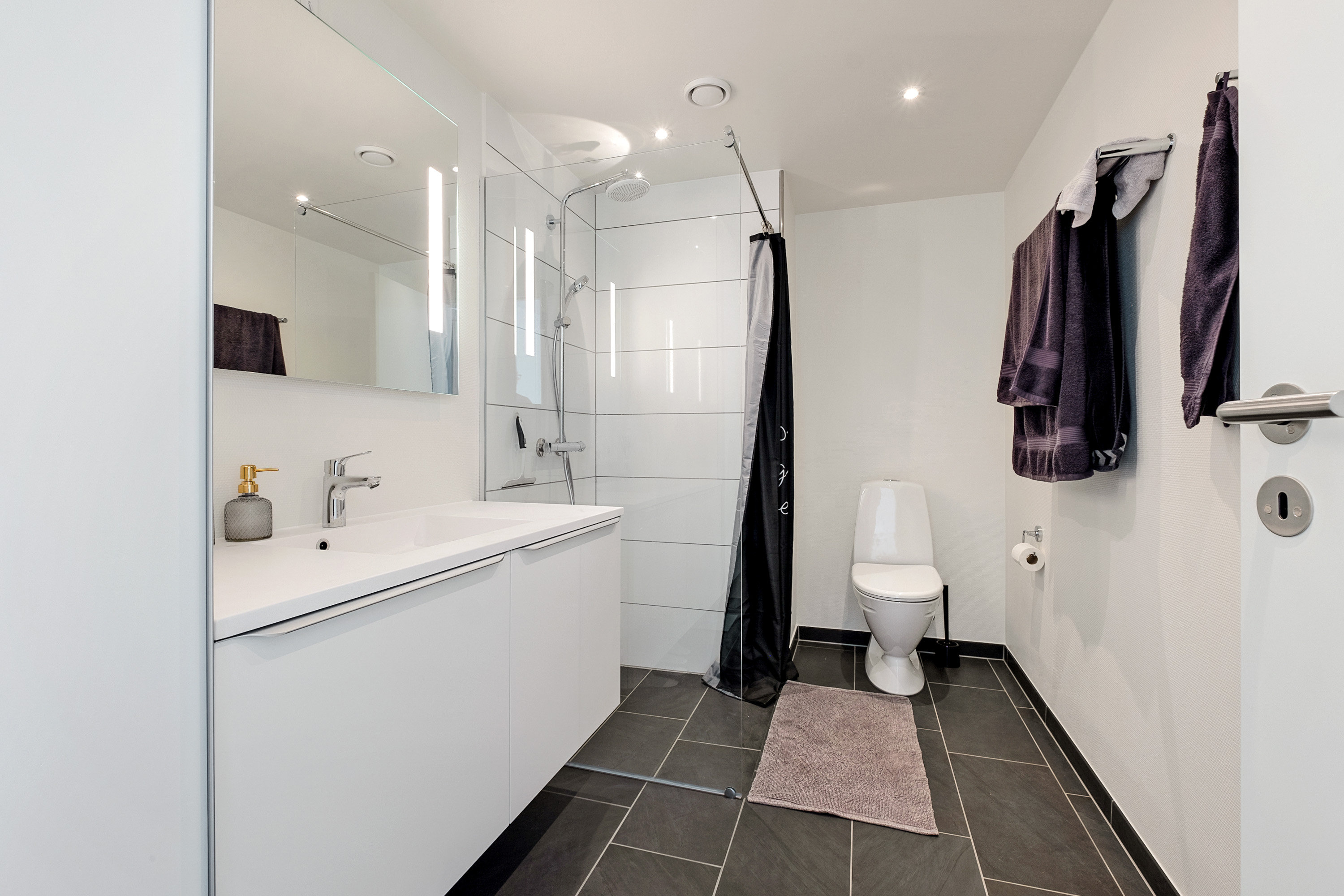 Fremhævet  billede i fuldskærmstilstand. Billede af Vindegade 142, 1. 5., 5000 Odense C