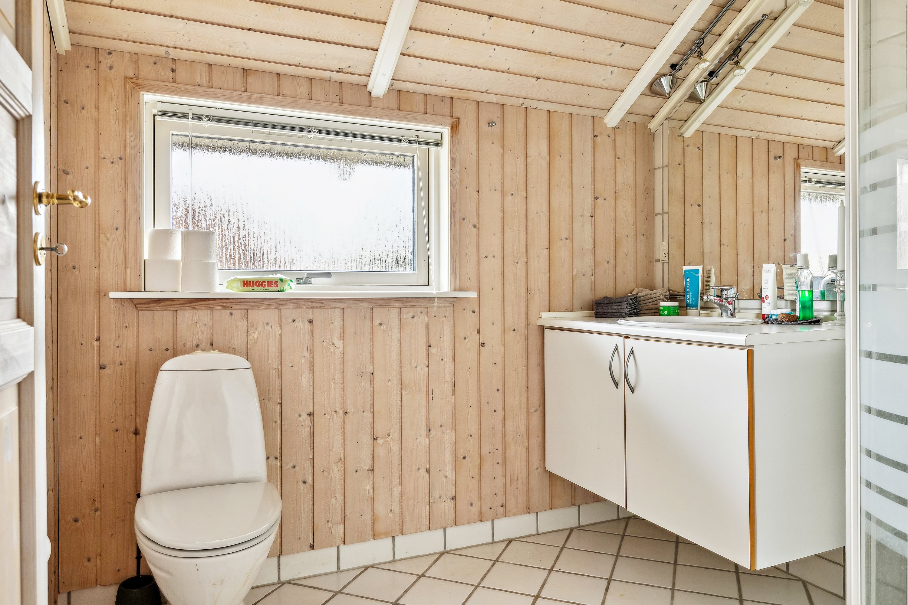 Fremhævet badeværelse billede i fuldskærmstilstand. Billede af Møllehøj 41, Havnsø, 4591 Føllenslev