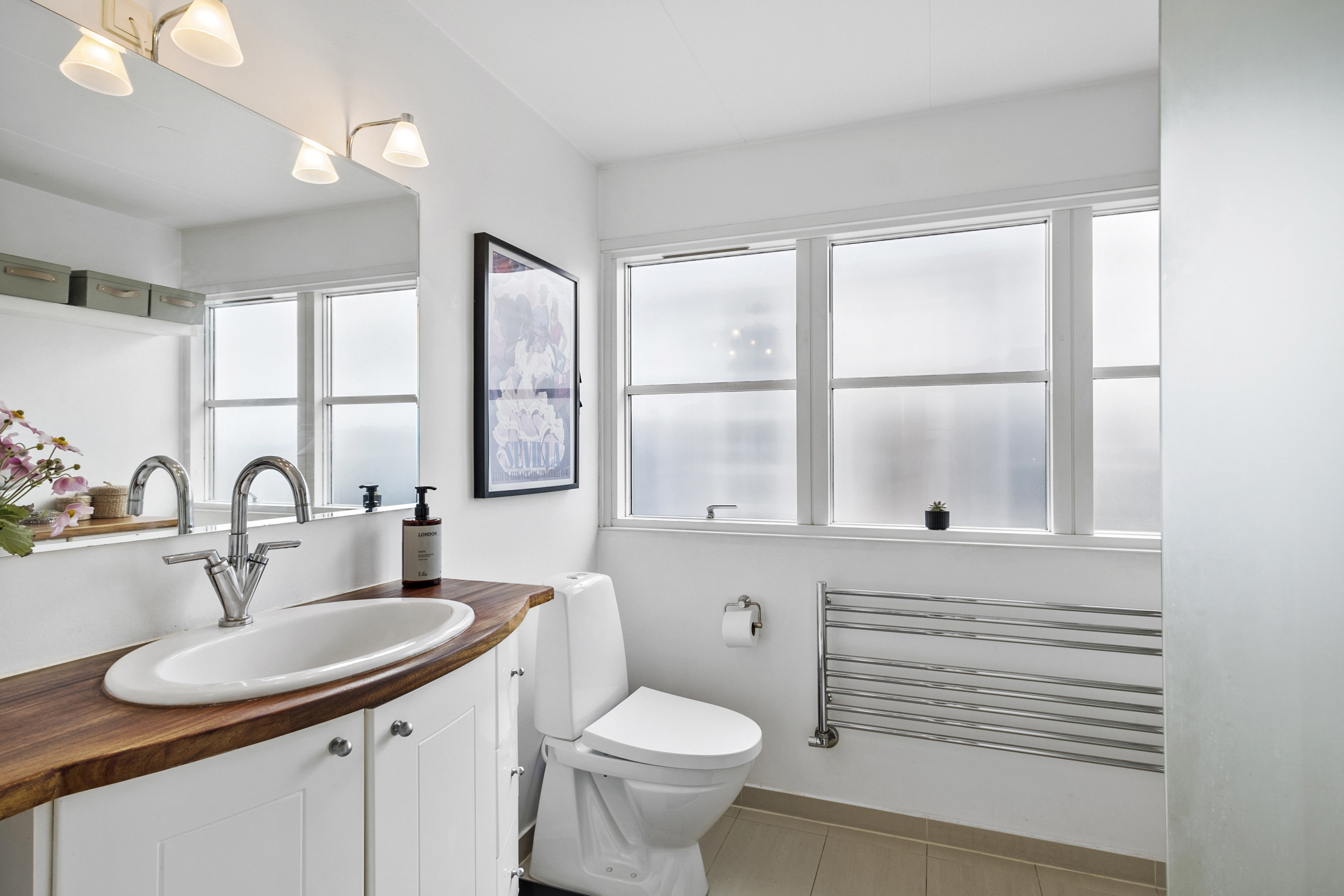 Fremhævet  billede i fuldskærmstilstand. Billede af Langkær Vænge 44, 3500 Værløse