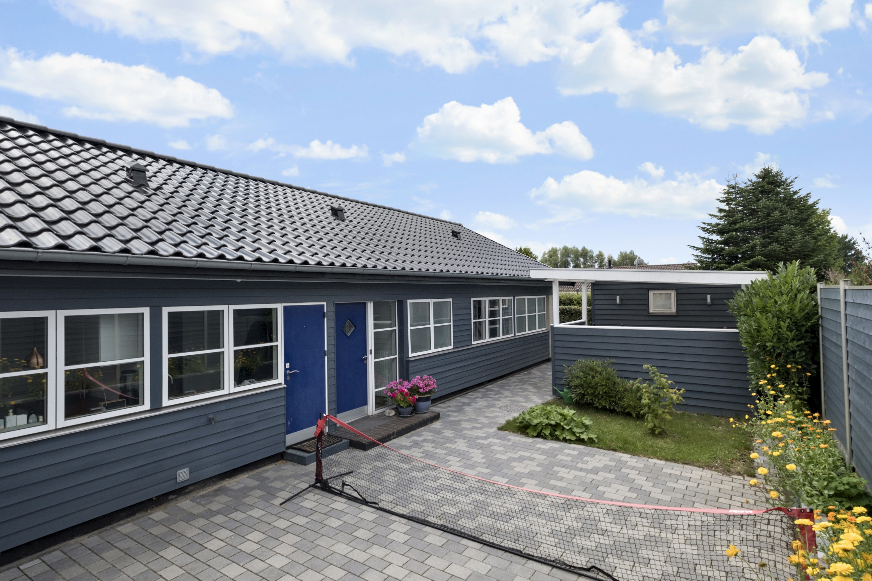 Fremhævet  billede i fuldskærmstilstand. Billede af Langkær Vænge 44, 3500 Værløse