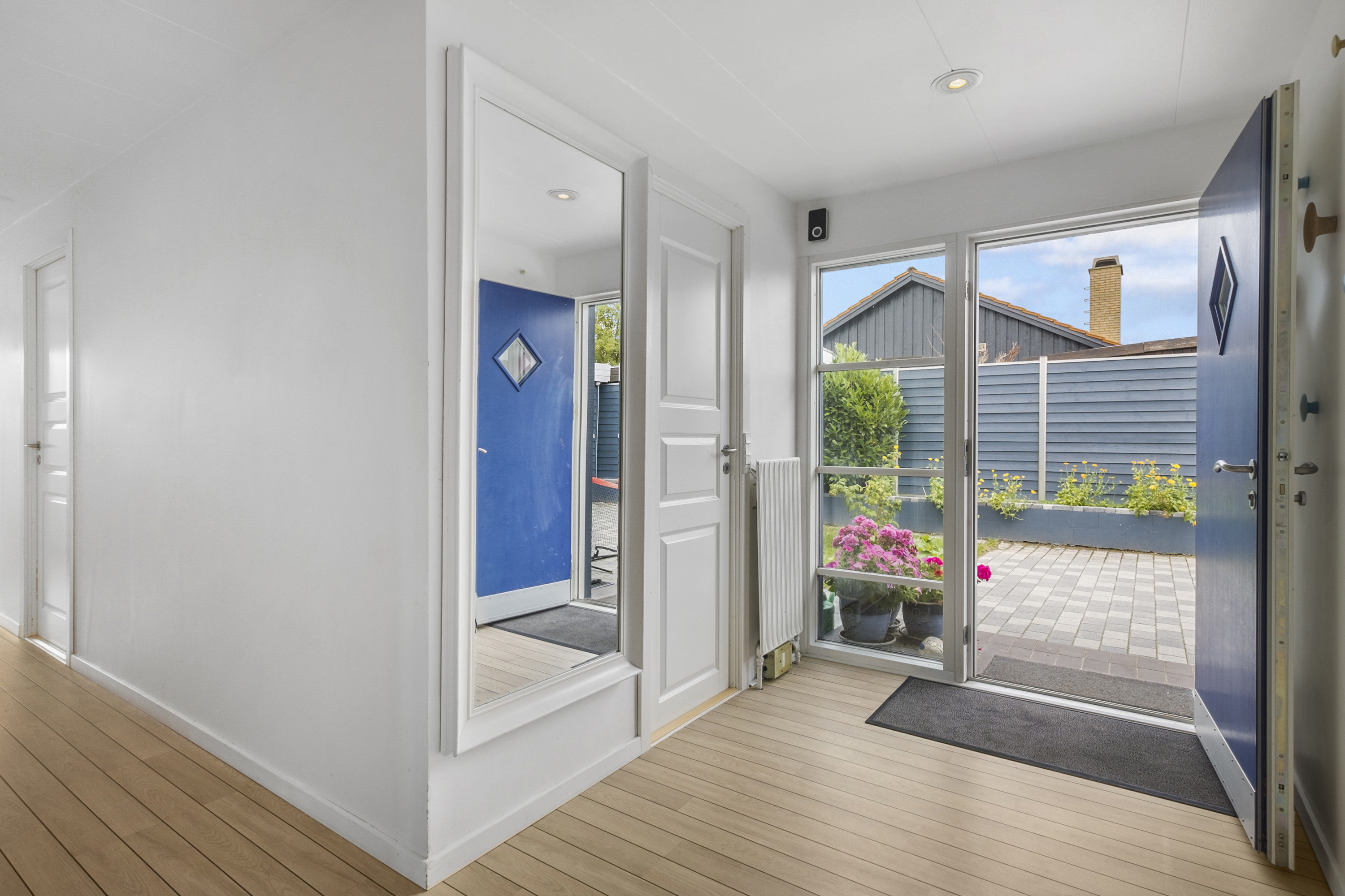 Fremhævet  billede i fuldskærmstilstand. Billede af Langkær Vænge 44, 3500 Værløse