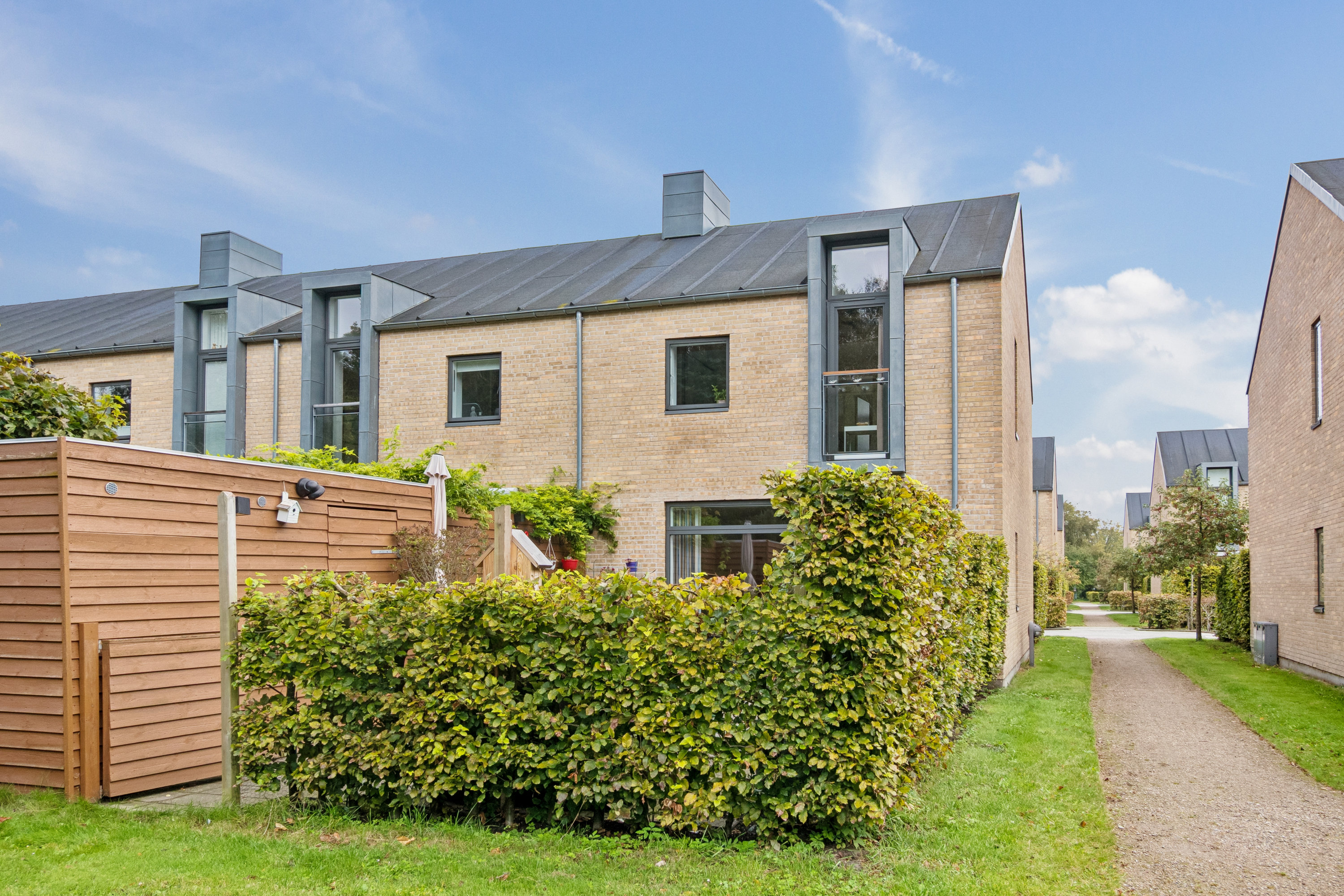 Fremhævet set fra haven billede i fuldskærmstilstand. Billede af Strandhaven 190, 2665 Vallensbæk Strand