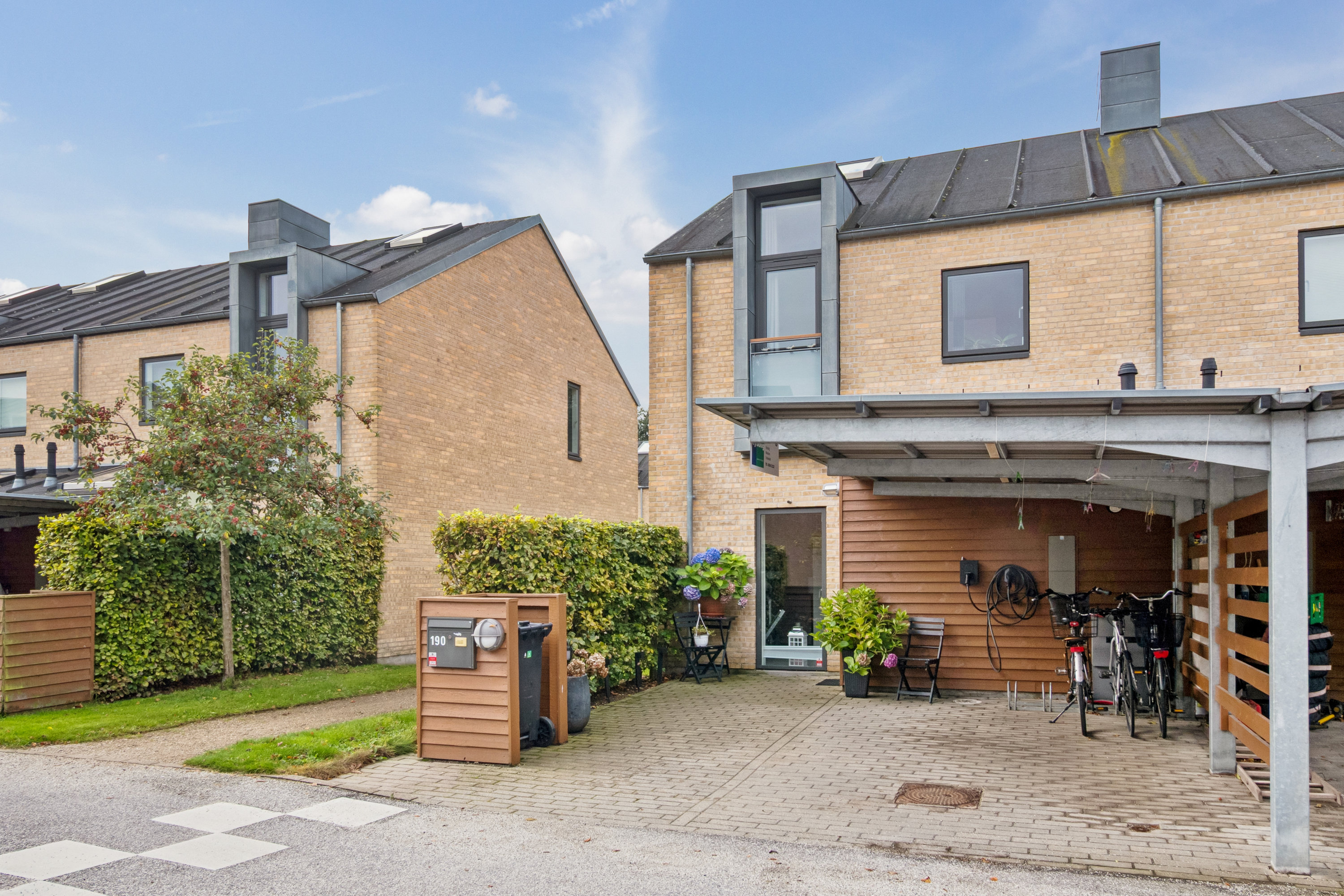 Fremhævet set fra vejen billede i fuldskærmstilstand. Billede af Strandhaven 190, 2665 Vallensbæk Strand