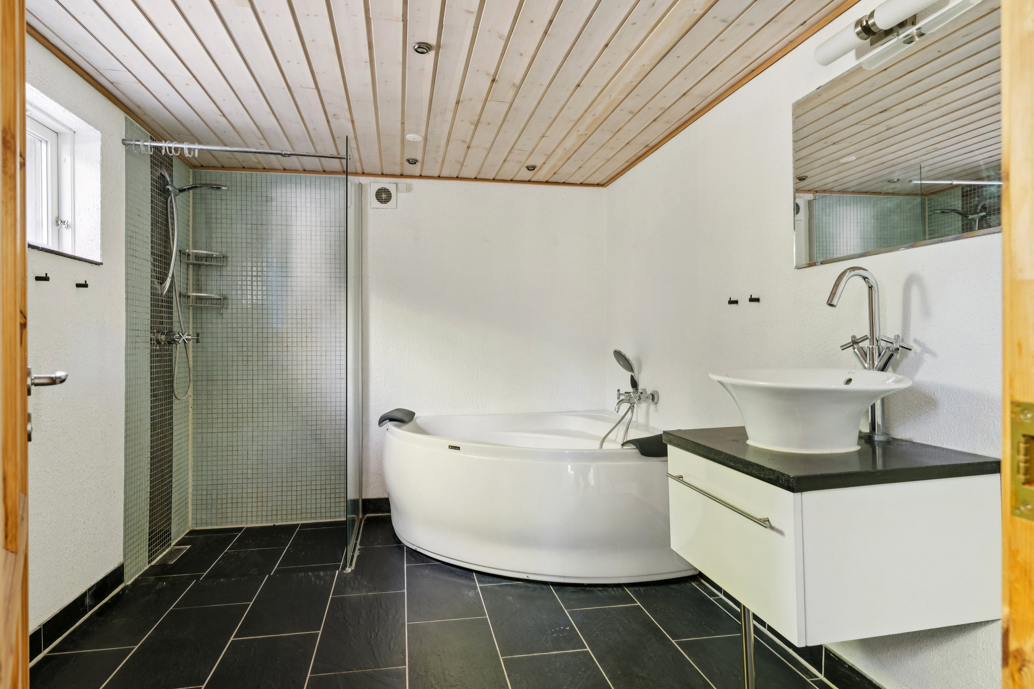 Fremhævet  billede i fuldskærmstilstand. Billede af Helgenæsvej 12, 8940 Randers SV