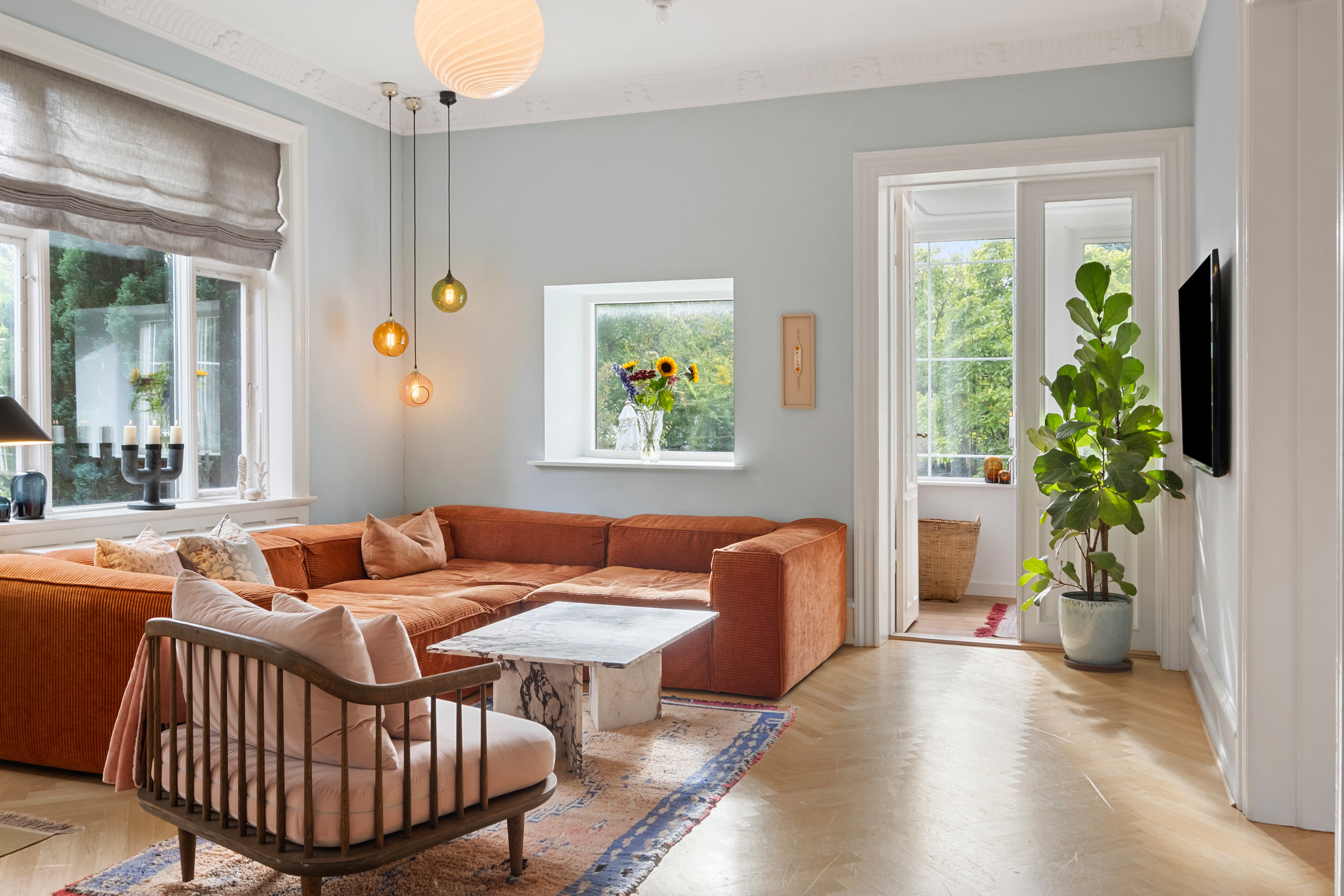 Fremhævet stue billede i fuldskærmstilstand. Billede af Ejgårdsvej 26, 2920 Charlottenlund