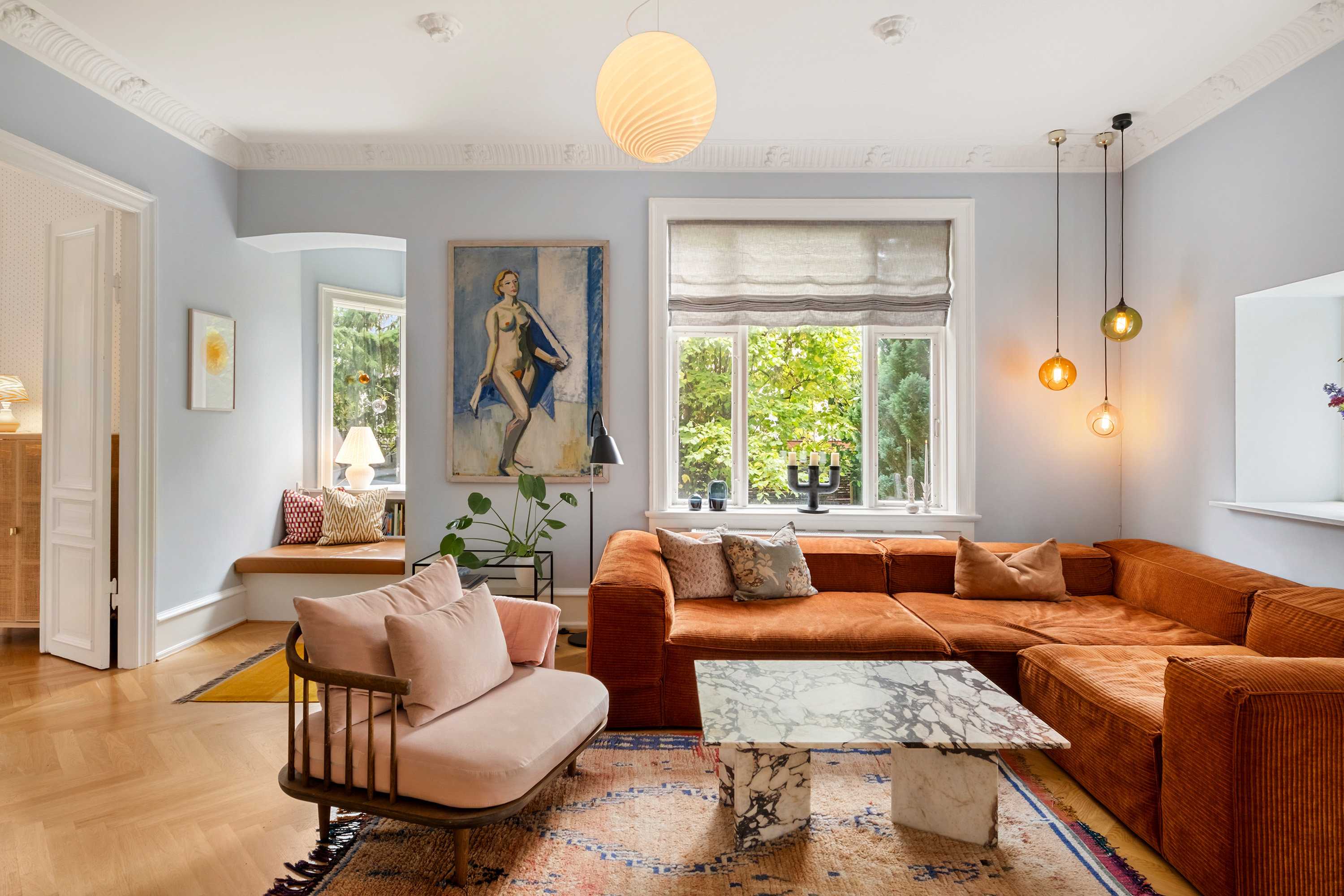 Fremhævet stue billede i fuldskærmstilstand. Billede af Ejgårdsvej 26, 2920 Charlottenlund