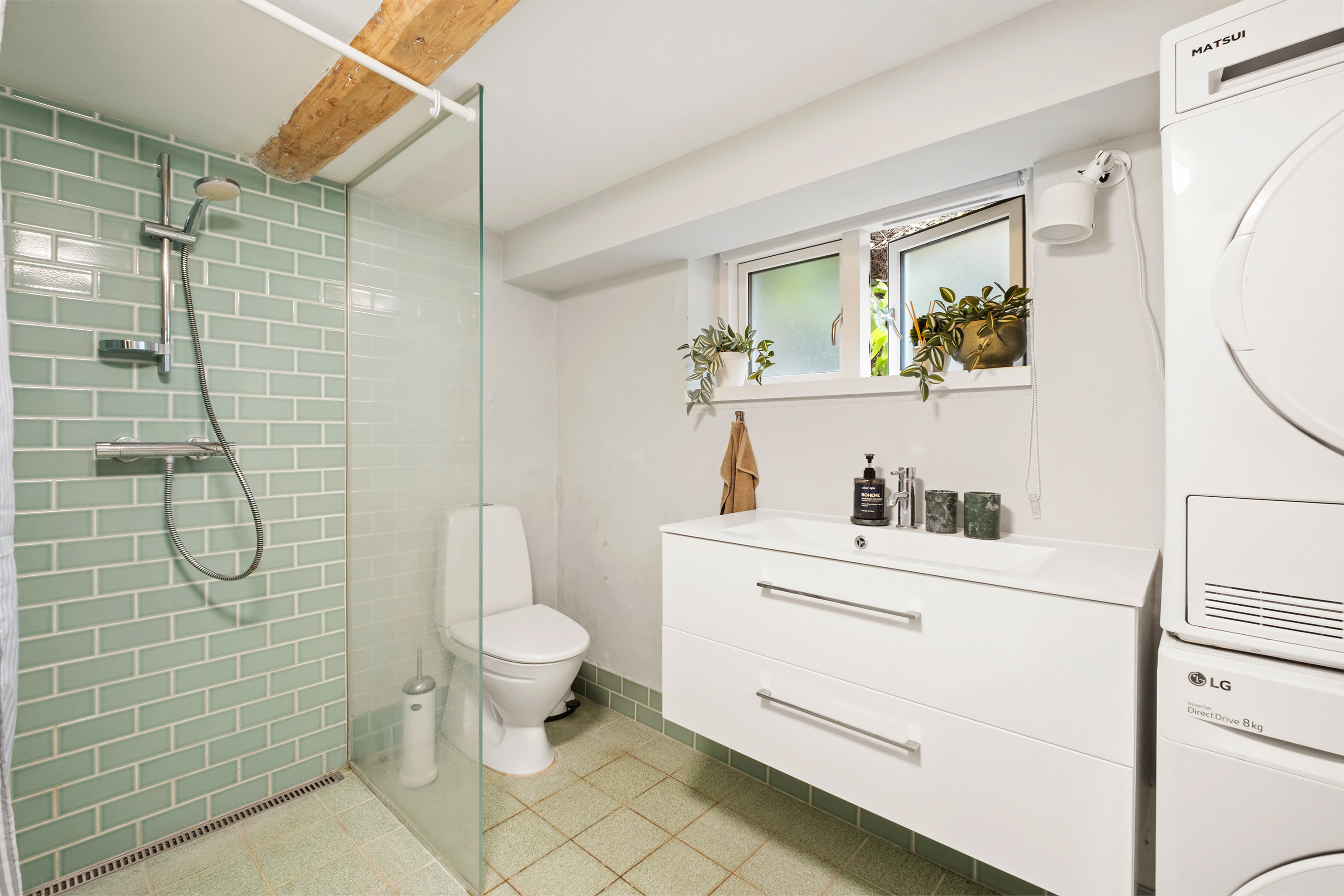 Fremhævet badeværelse billede i fuldskærmstilstand. Billede af Ejgårdsvej 26, 2920 Charlottenlund