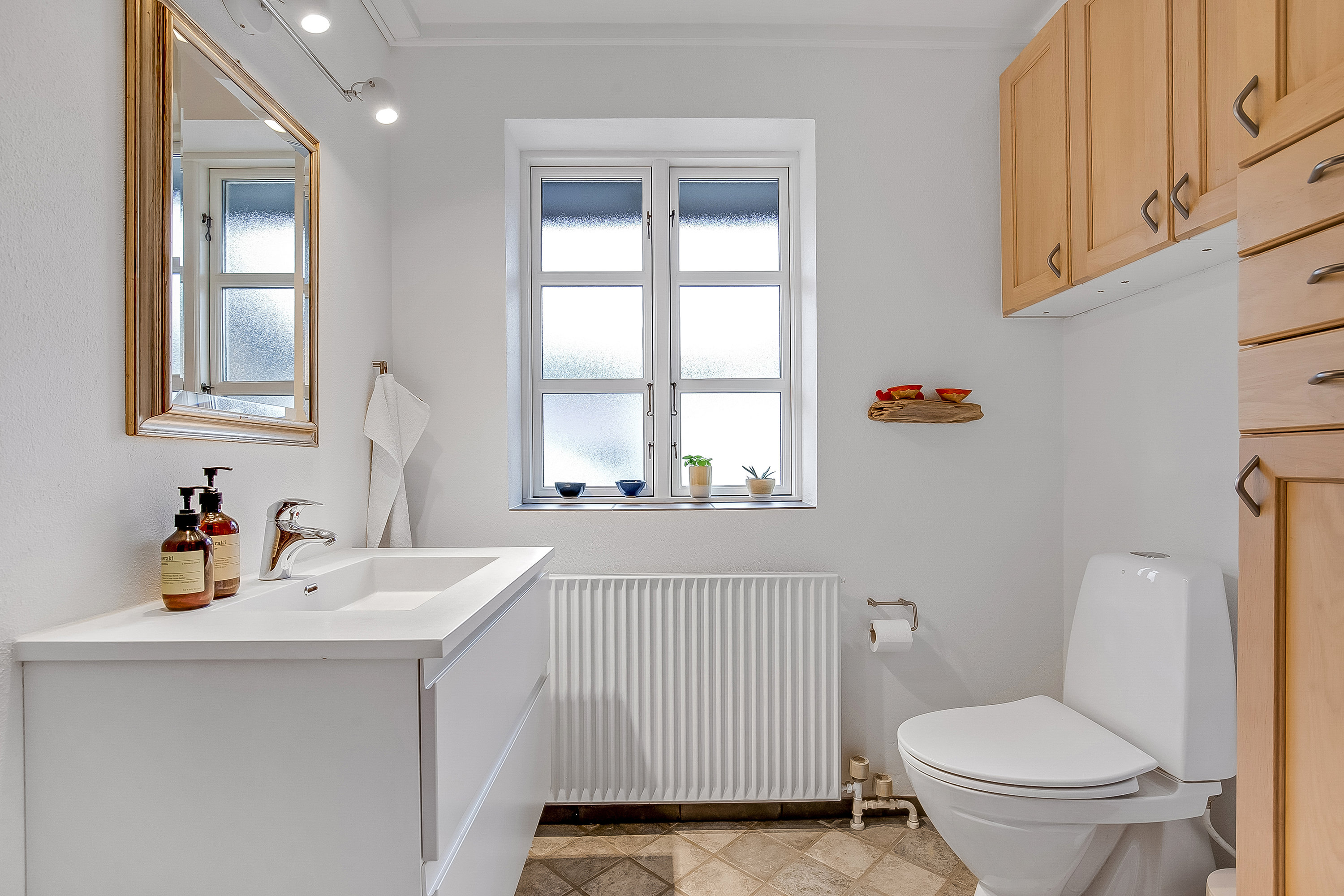 Fremhævet badeværelse billede i fuldskærmstilstand. Billede af Æblehaven 96, 6040 Egtved