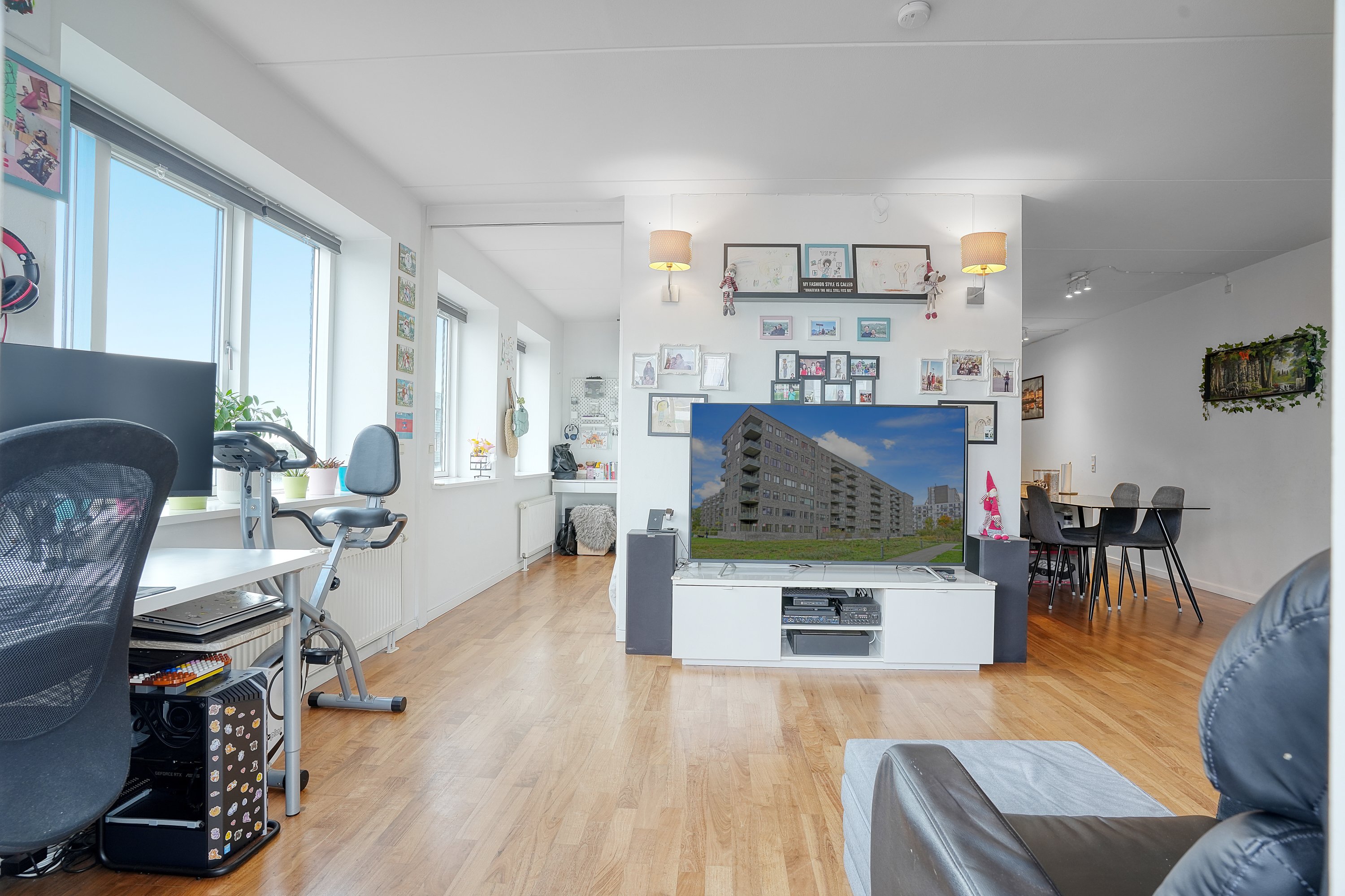 Fremhævet stue billede i fuldskærmstilstand. Billede af Gyngemose Parkvej 10, 5. mf., 2860 Søborg