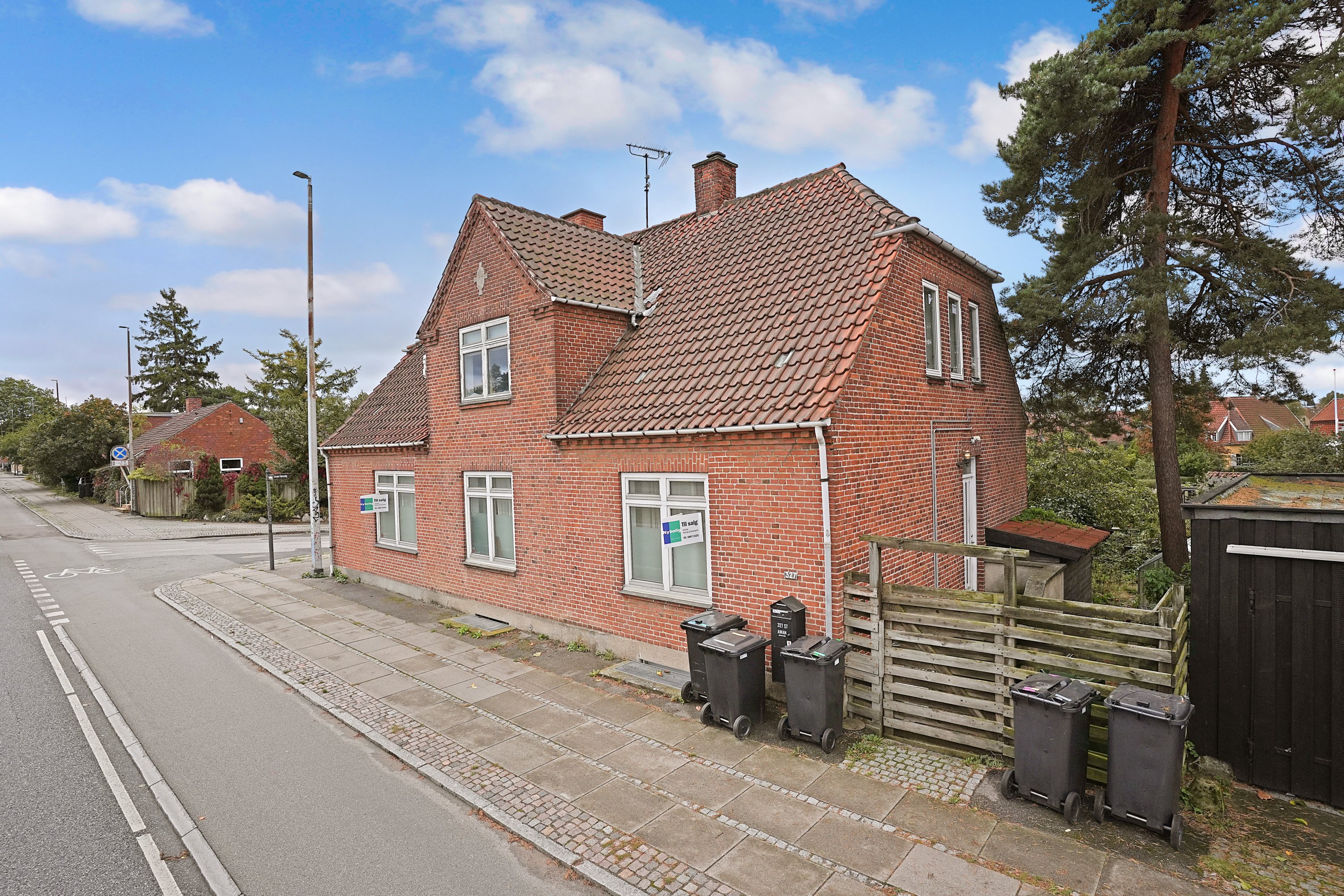 Fremhævet ejendommen billede i fuldskærmstilstand. Billede af Lyngbyvej 327, st.., 2820 Gentofte