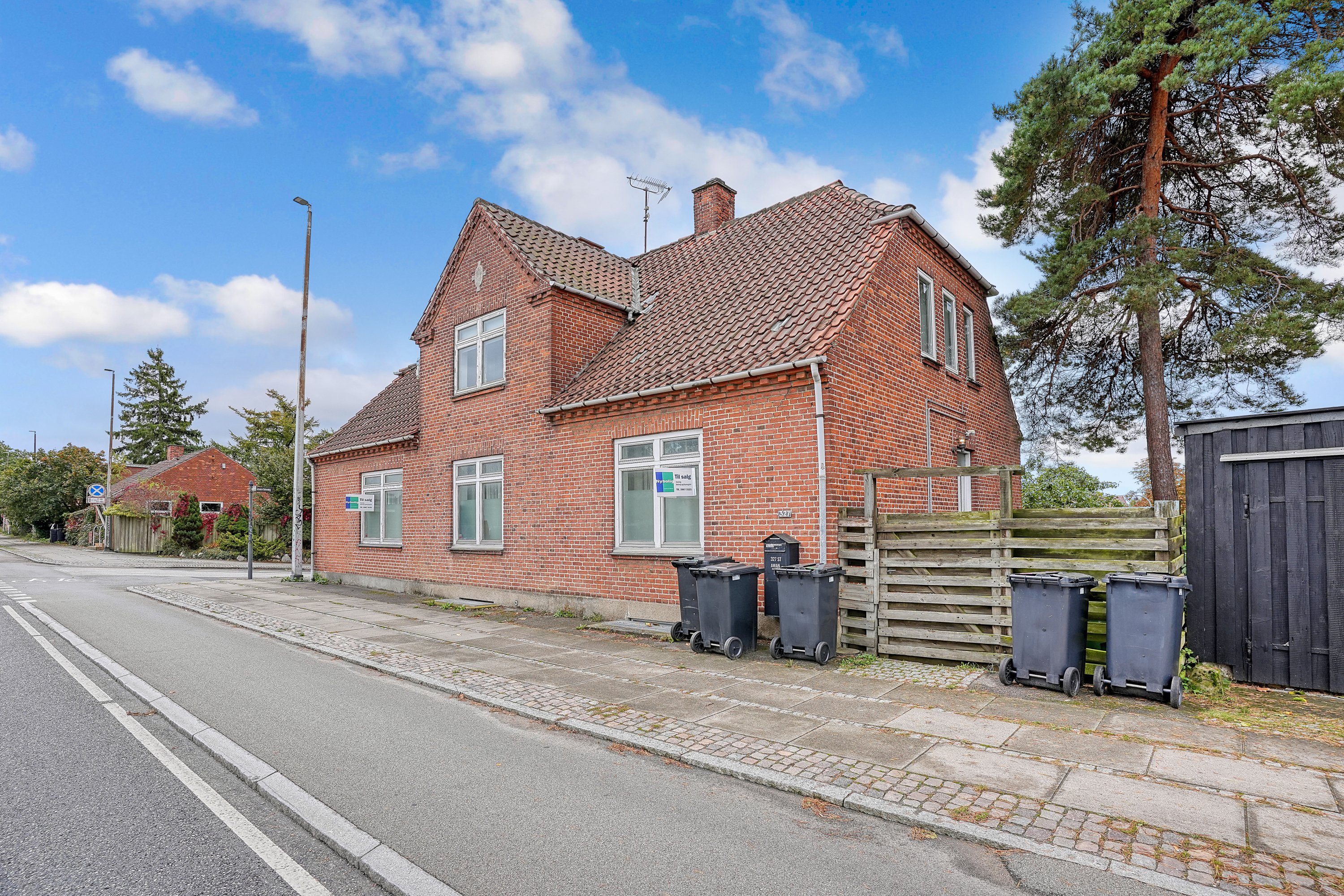 Fremhævet ejendommen billede i fuldskærmstilstand. Billede af Lyngbyvej 327, st.., 2820 Gentofte