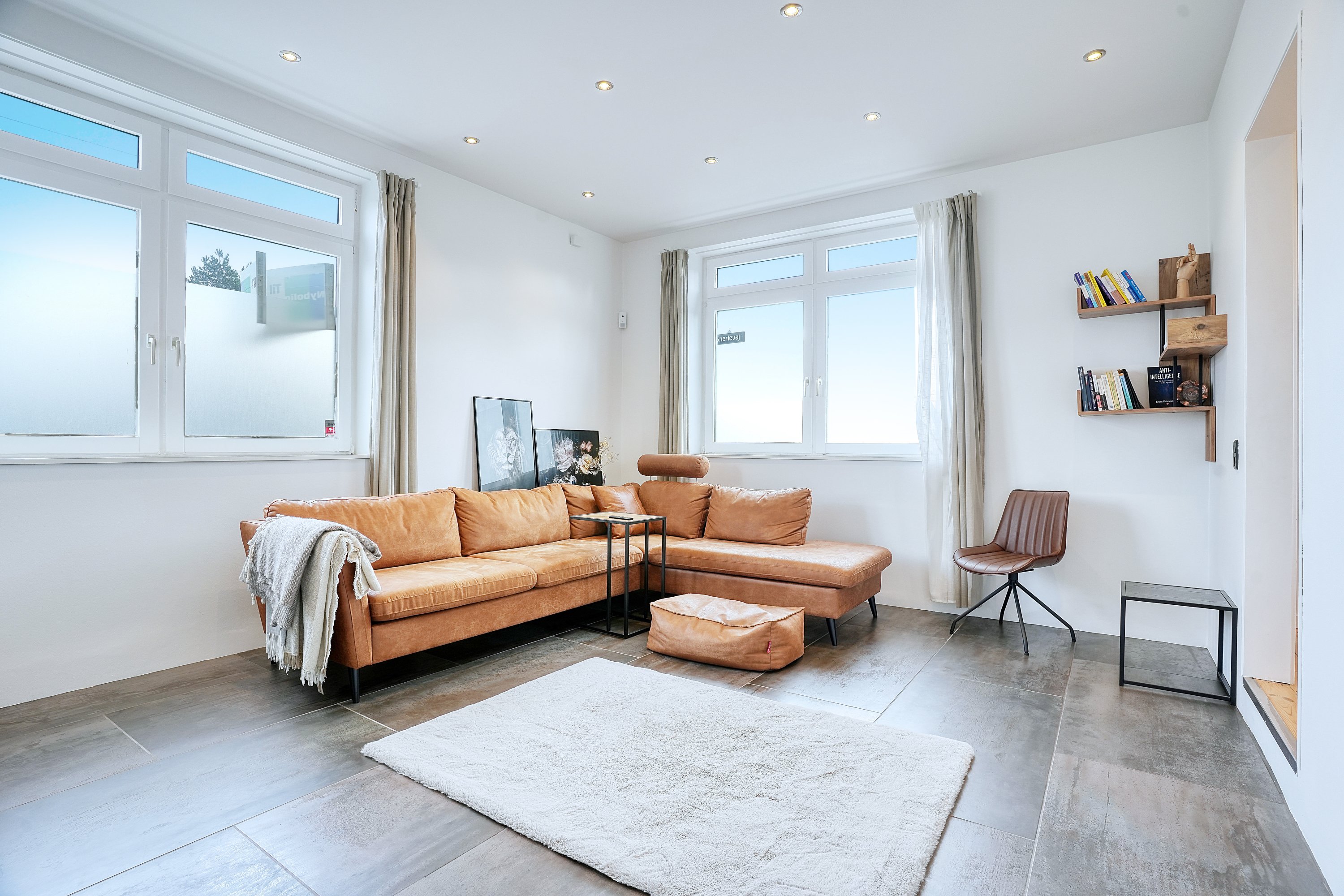 Fremhævet stue billede i fuldskærmstilstand. Billede af Lyngbyvej 327, st.., 2820 Gentofte