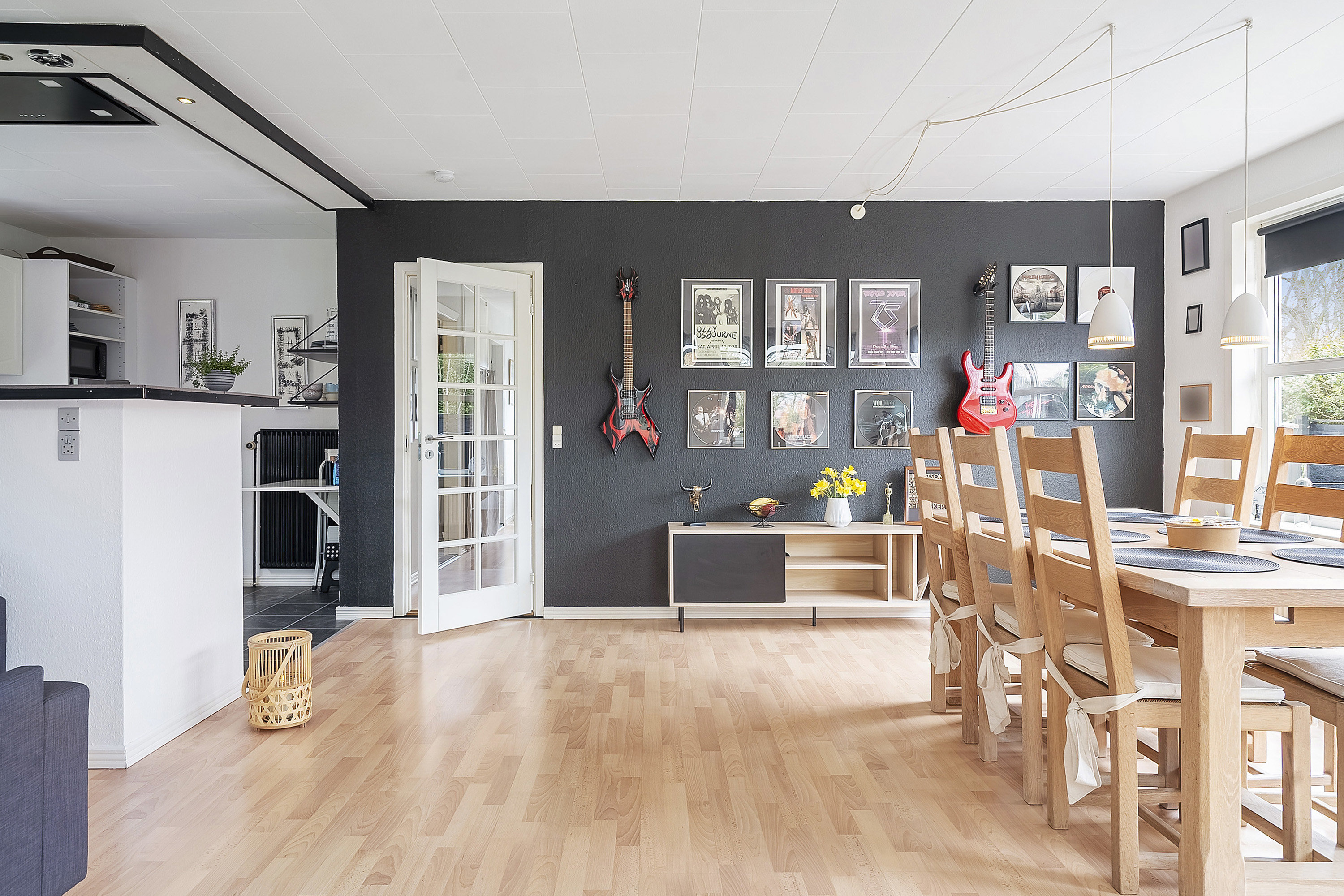 Fremhævet stue billede i fuldskærmstilstand. Billede af Søndre Thorstedvej 6, Thorsted, 7700 Thisted