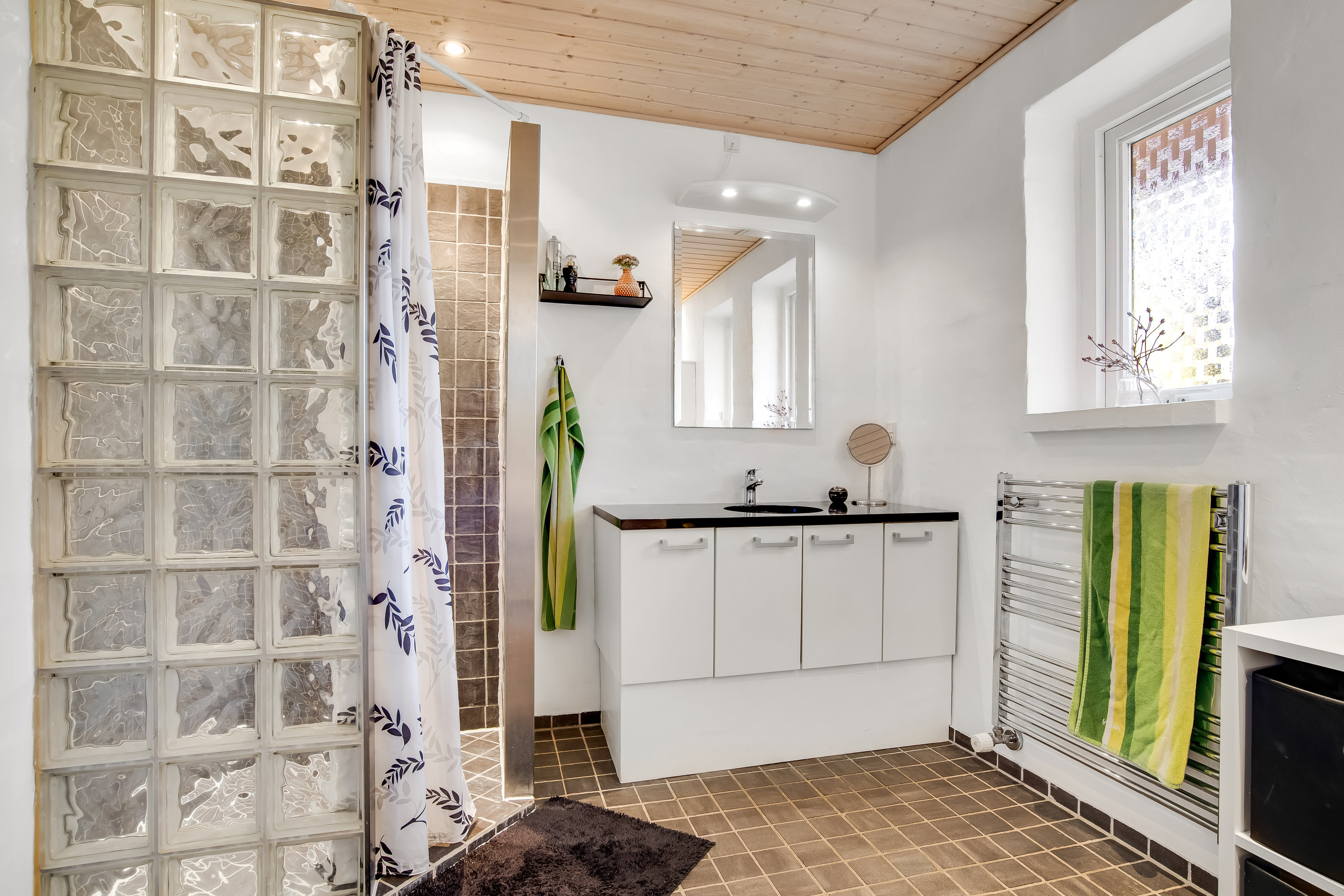 Fremhævet badeværelse billede i fuldskærmstilstand. Billede af Kobberupvej 9, Mejrup, 7500 Holstebro