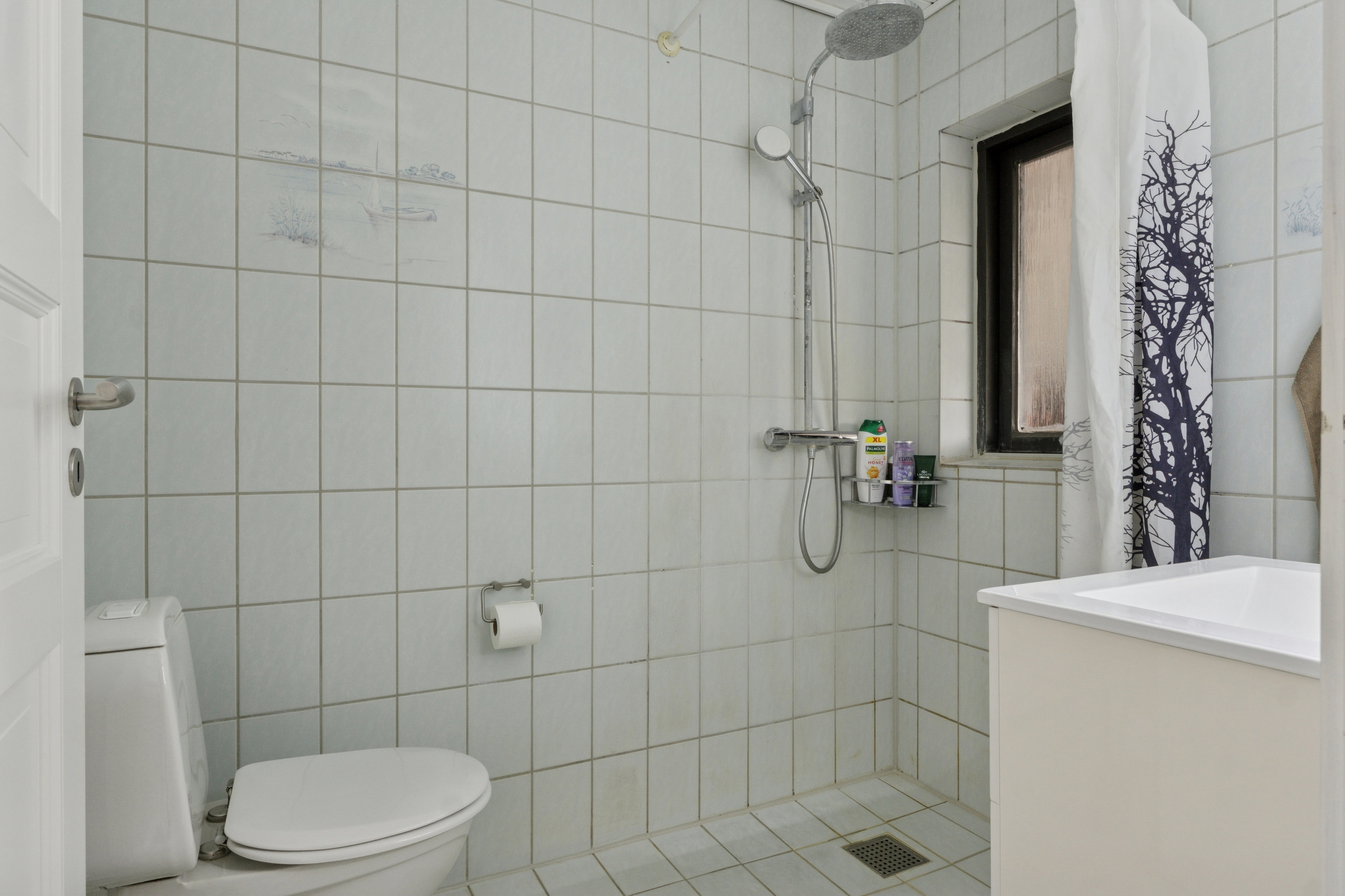 Fremhævet badeværelse  billede i fuldskærmstilstand. Billede af Skovkanten 143, 4700 Næstved