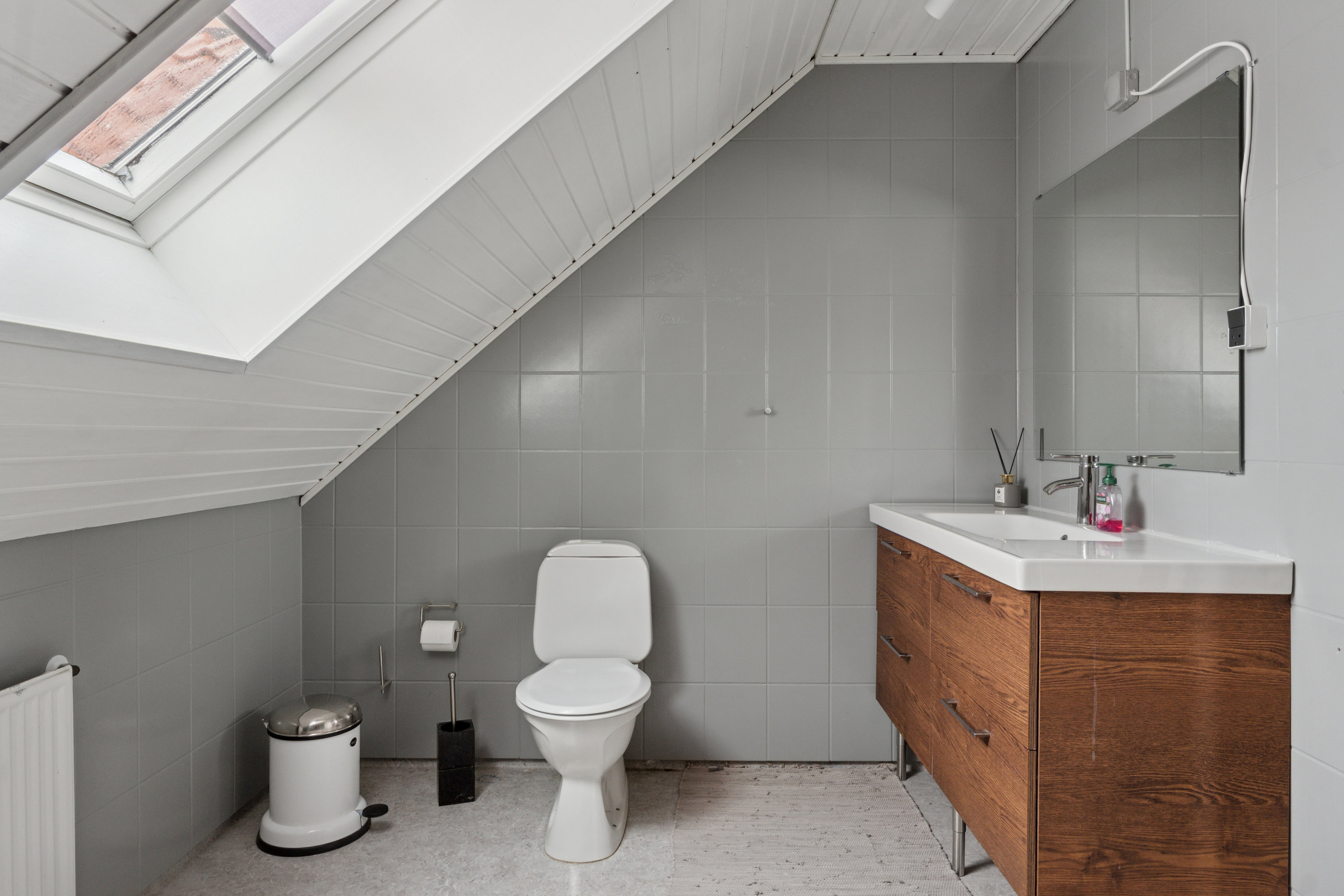 Fremhævet toilet på 1. sal billede i fuldskærmstilstand. Billede af Skovkanten 143, 4700 Næstved