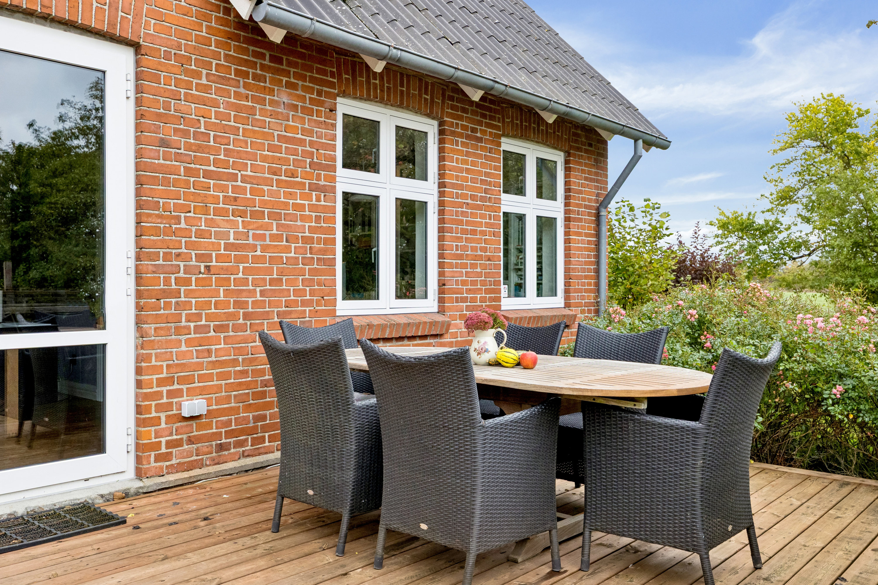 Fremhævet terrasse billede i fuldskærmstilstand. Billede af Randersvej 112, 8680 Ry