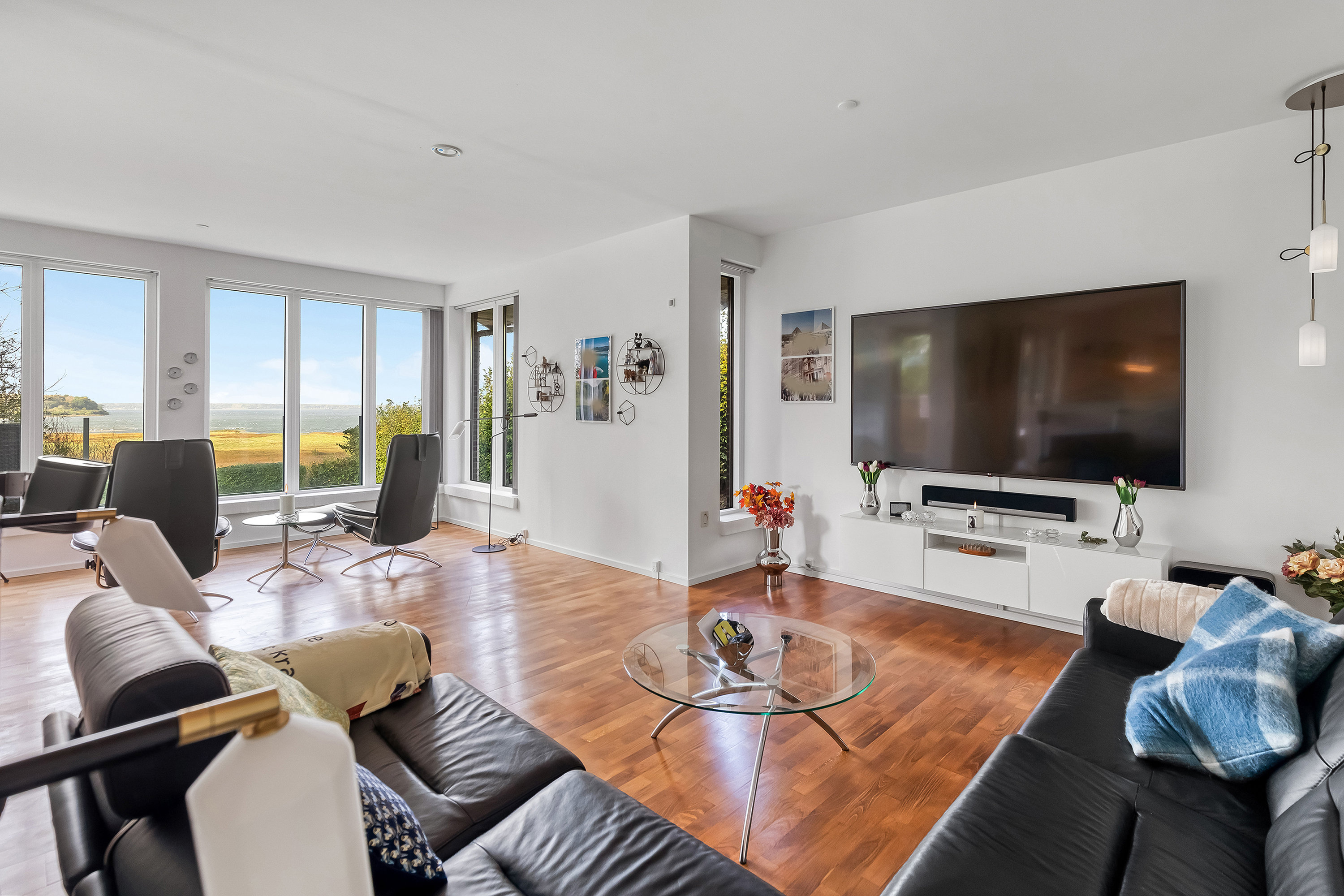 Fremhævet stue billede i fuldskærmstilstand. Billede af Strandbakken 25, Græse Bakkeby, 3600 Frederikssund