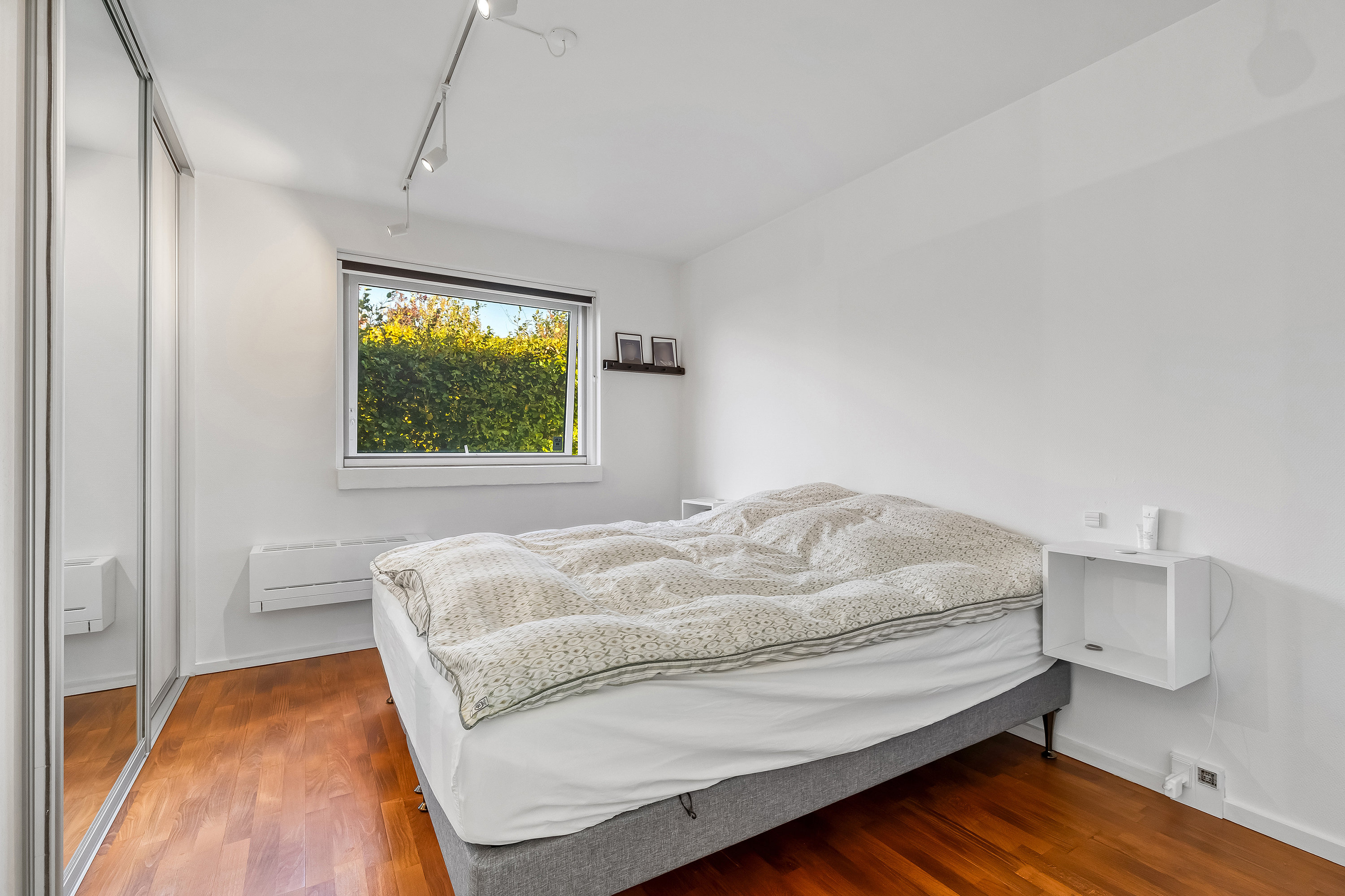 Fremhævet soveværelse billede i fuldskærmstilstand. Billede af Strandbakken 25, Græse Bakkeby, 3600 Frederikssund