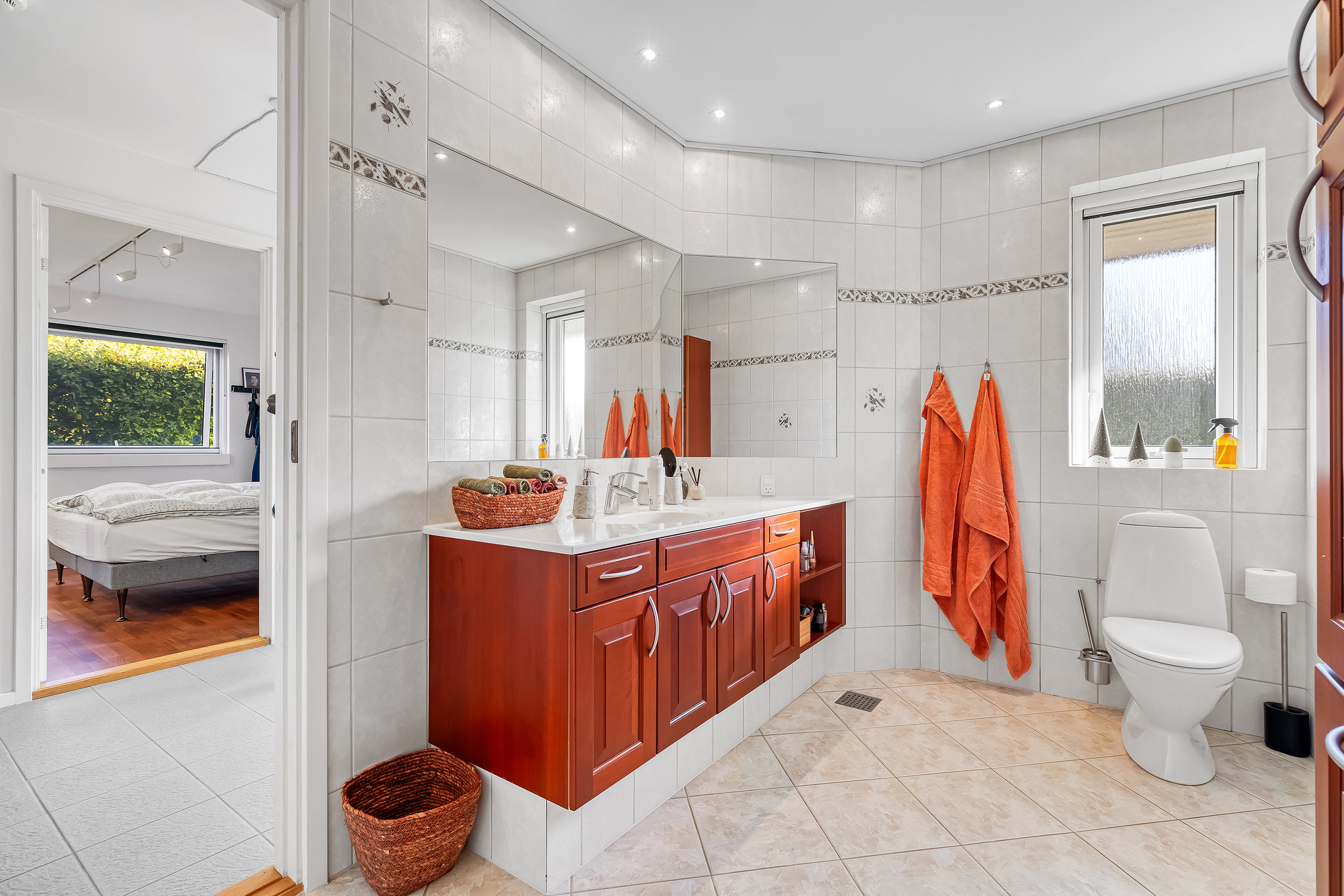 Fremhævet badeværelse billede i fuldskærmstilstand. Billede af Strandbakken 25, Græse Bakkeby, 3600 Frederikssund