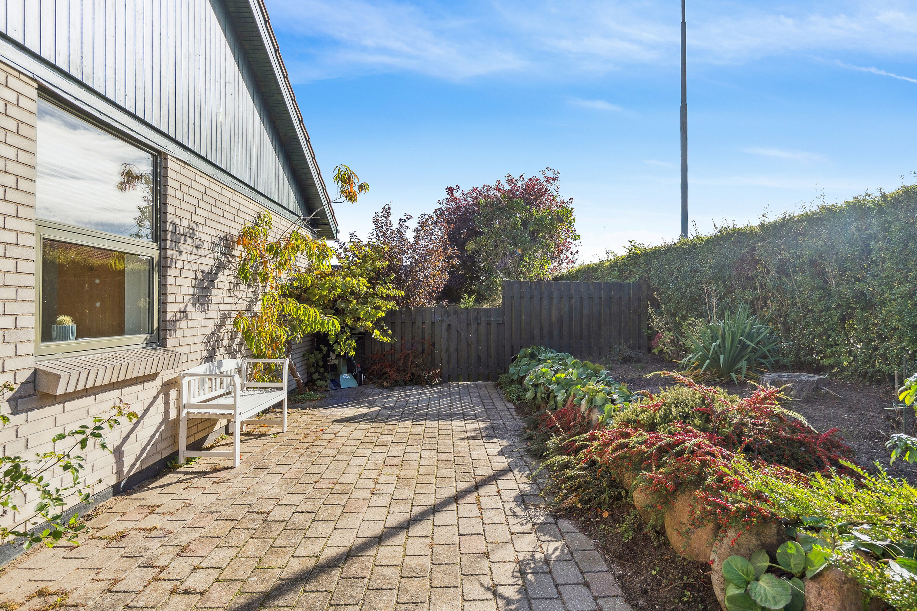 Fremhævet set fra vejen billede i fuldskærmstilstand. Billede af Rønnebærvænget 22, 5800 Nyborg