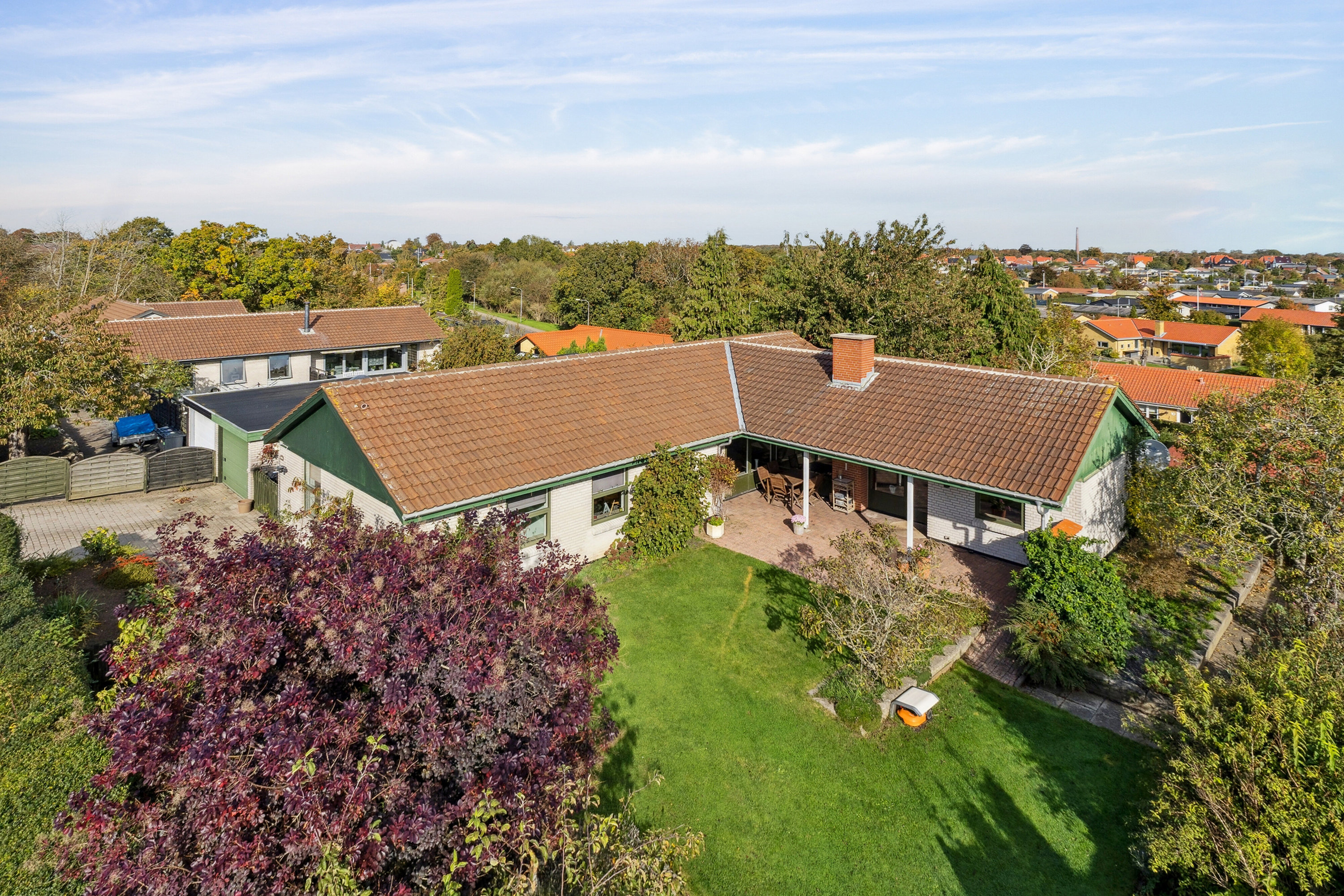 Fremhævet set fra haven billede i fuldskærmstilstand. Billede af Rønnebærvænget 22, 5800 Nyborg