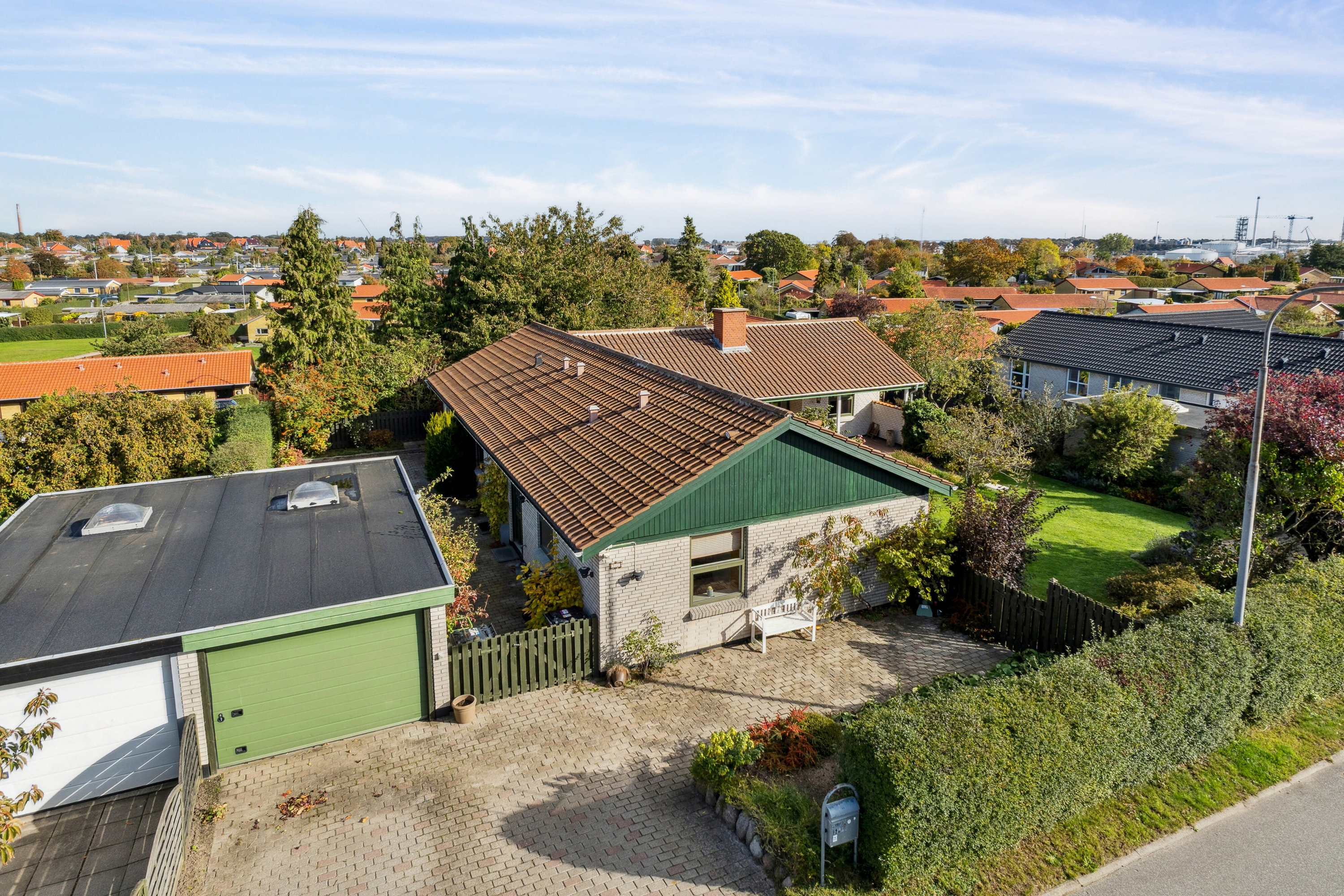 Fremhævet set fra vejen billede i fuldskærmstilstand. Billede af Rønnebærvænget 22, 5800 Nyborg