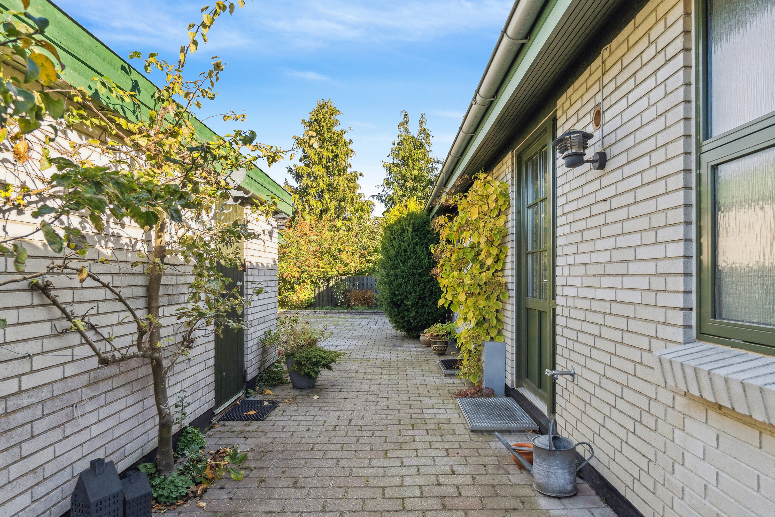 Fremhævet set fra vejen billede i fuldskærmstilstand. Billede af Rønnebærvænget 22, 5800 Nyborg