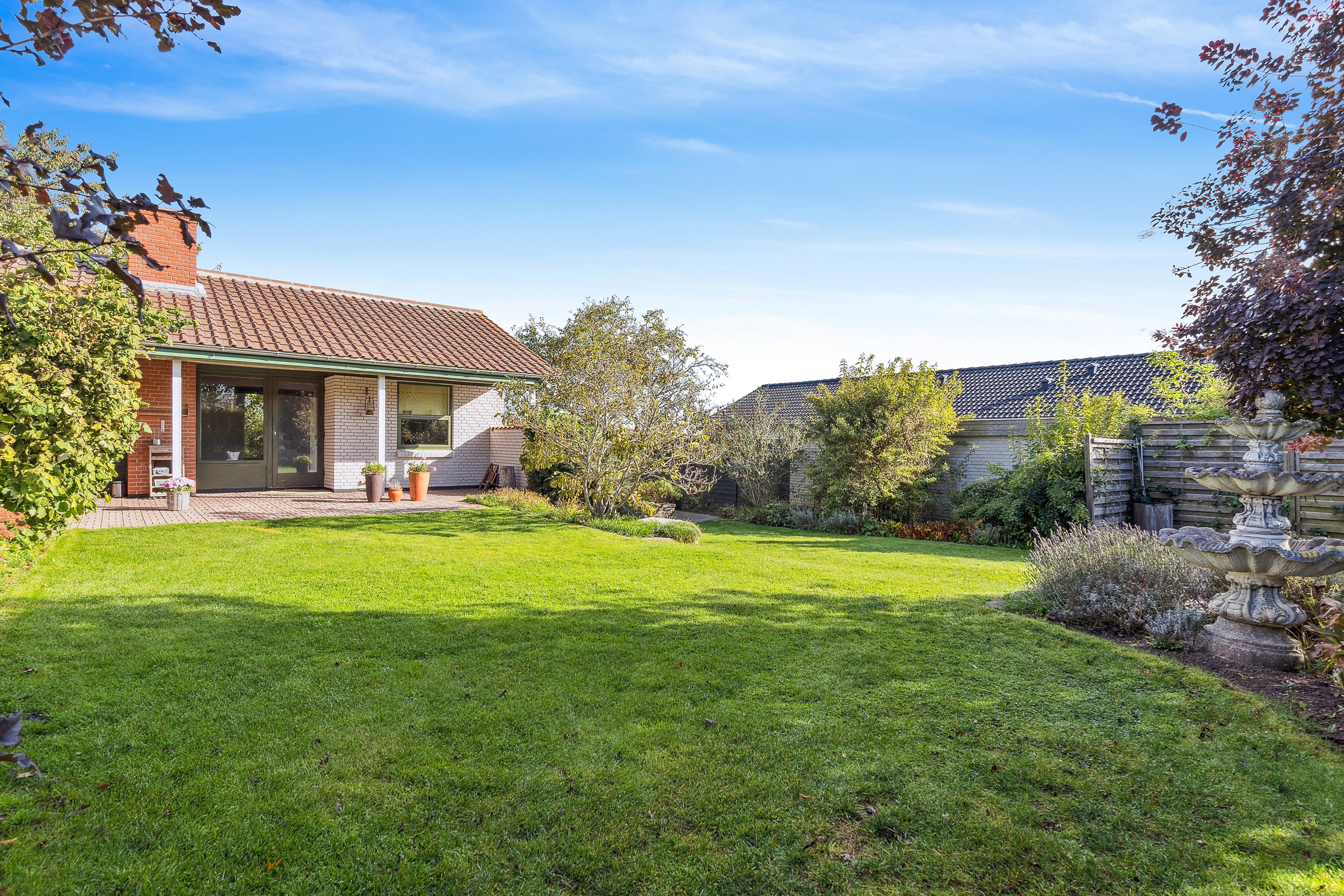 Fremhævet set fra haven billede i fuldskærmstilstand. Billede af Rønnebærvænget 22, 5800 Nyborg