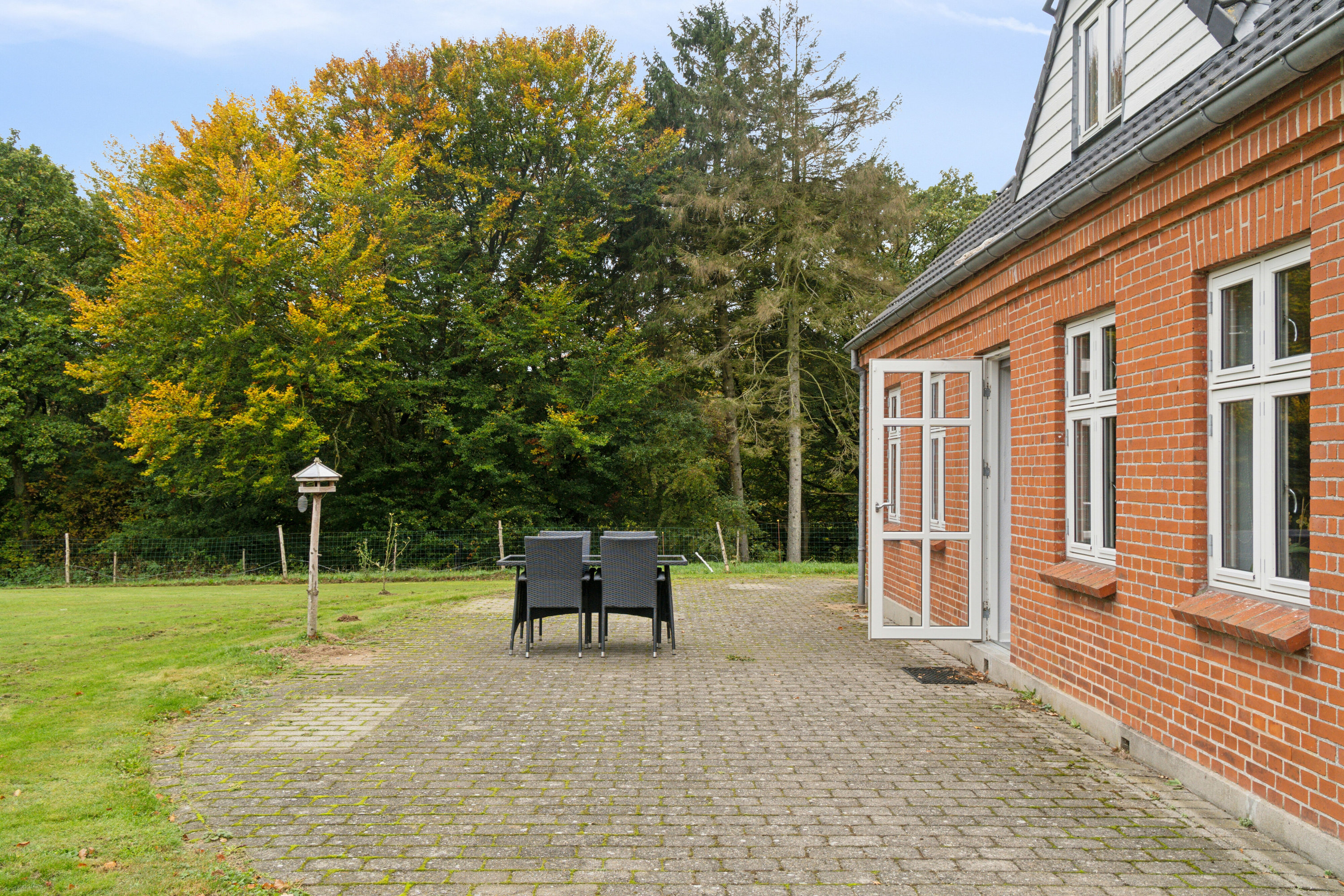 Fremhævet udendørs billede i fuldskærmstilstand. Billede af Vindumvej 157, 8840 Rødkærsbro