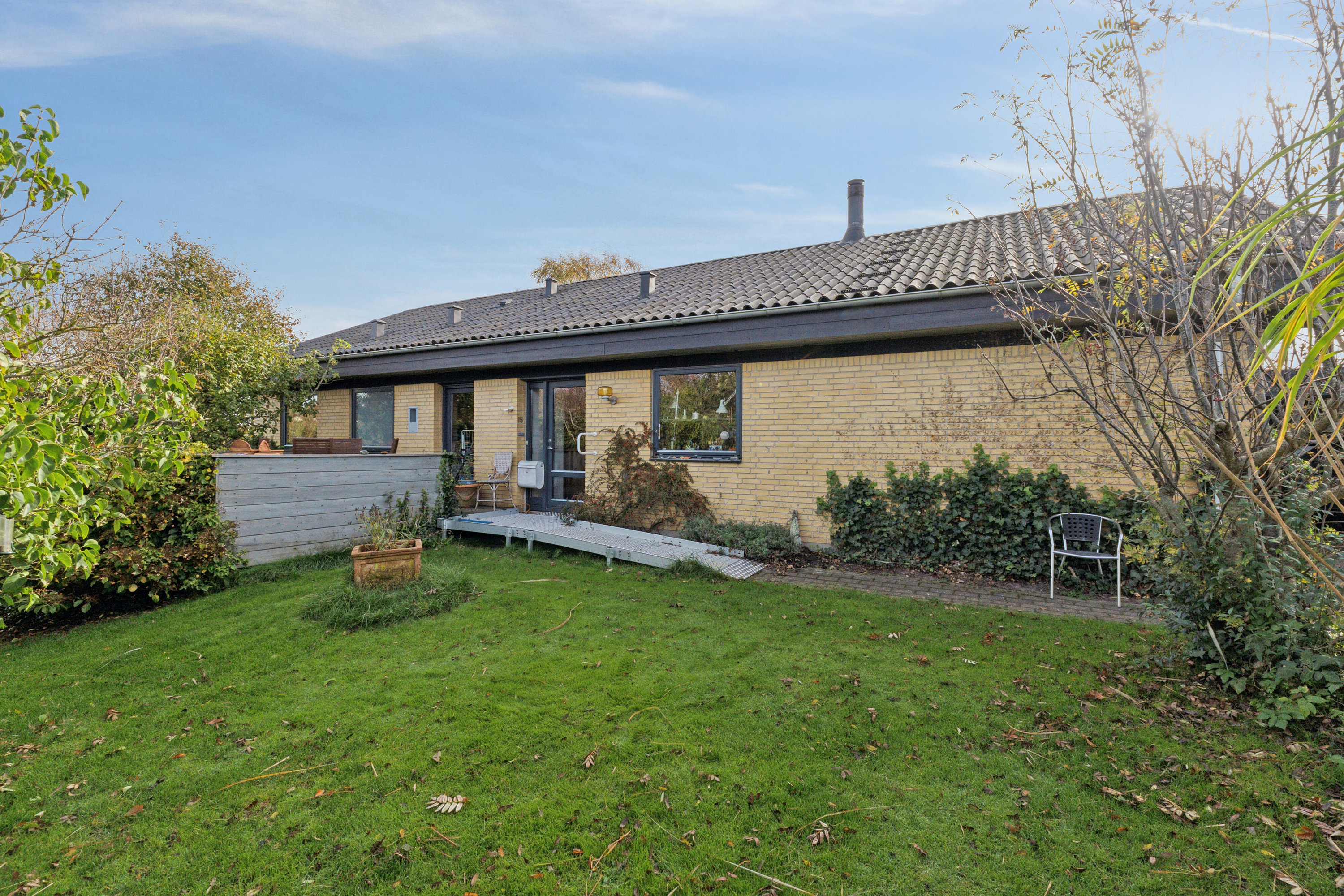 Fremhævet set fra haven billede i fuldskærmstilstand. Billede af Thorsvej 15, 9870 Sindal