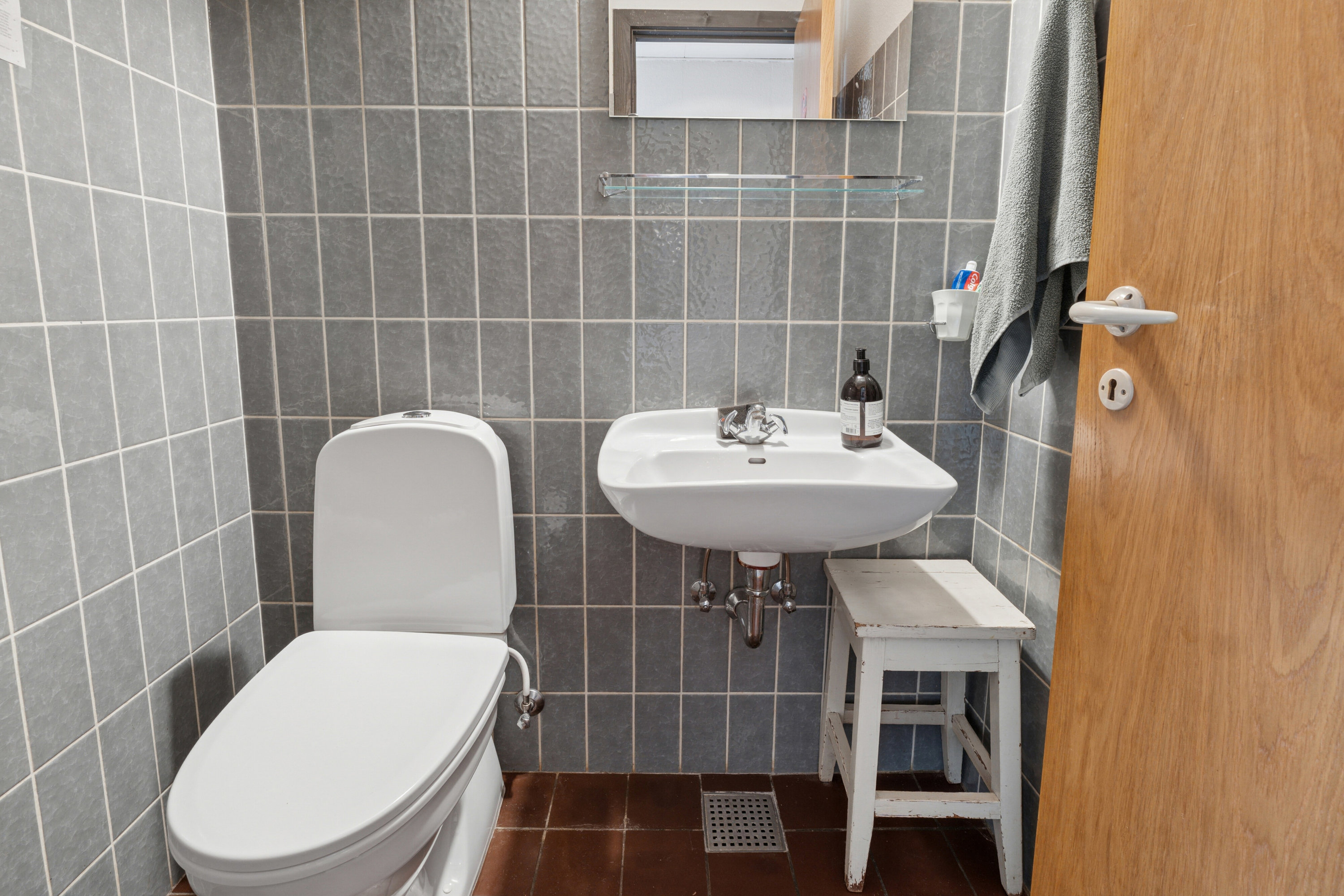 Fremhævet toilet billede i fuldskærmstilstand. Billede af Thorsvej 15, 9870 Sindal