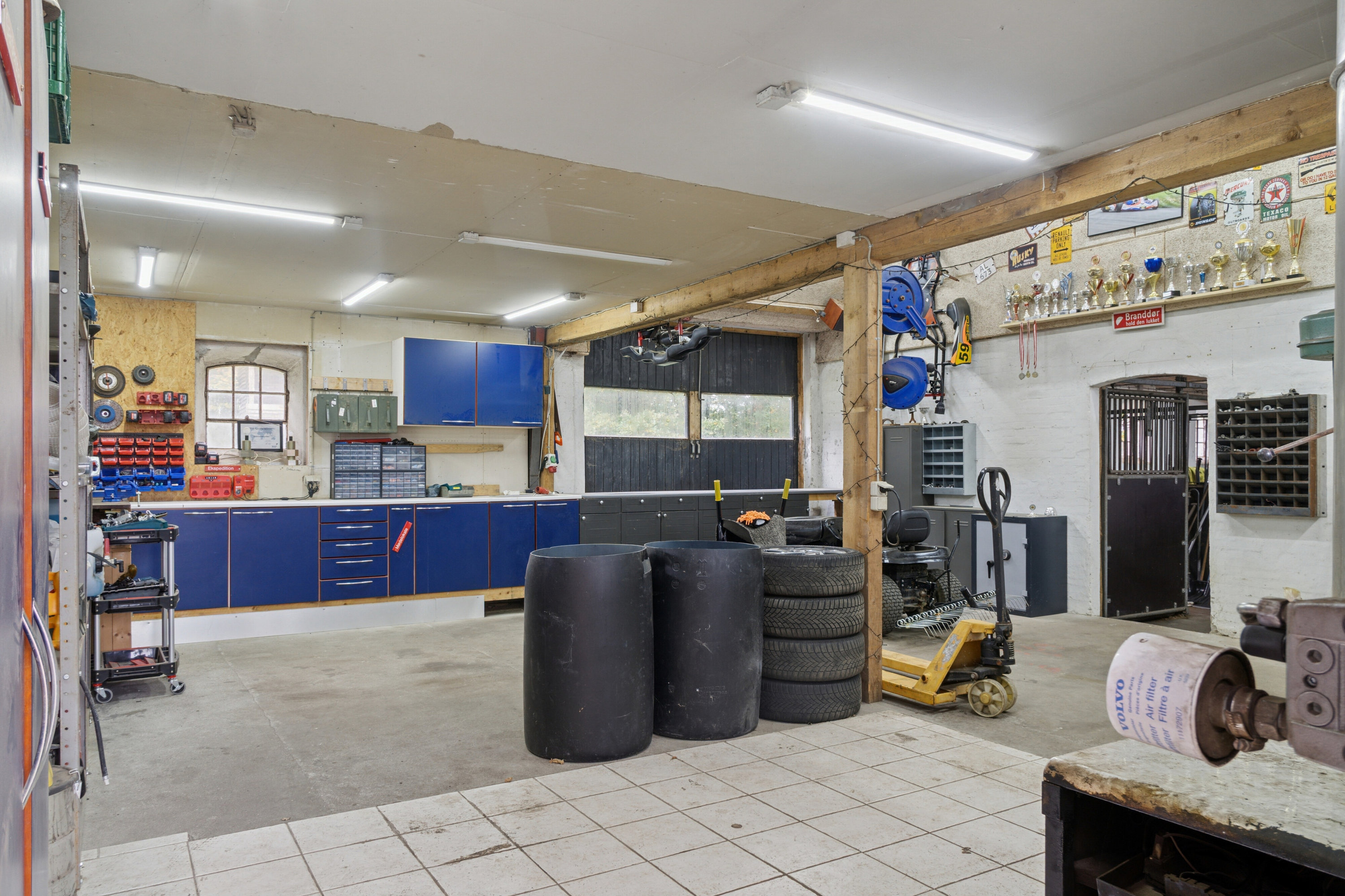 Fremhævet lager billede i fuldskærmstilstand. Billede af Vindumvej 157, 8840 Rødkærsbro