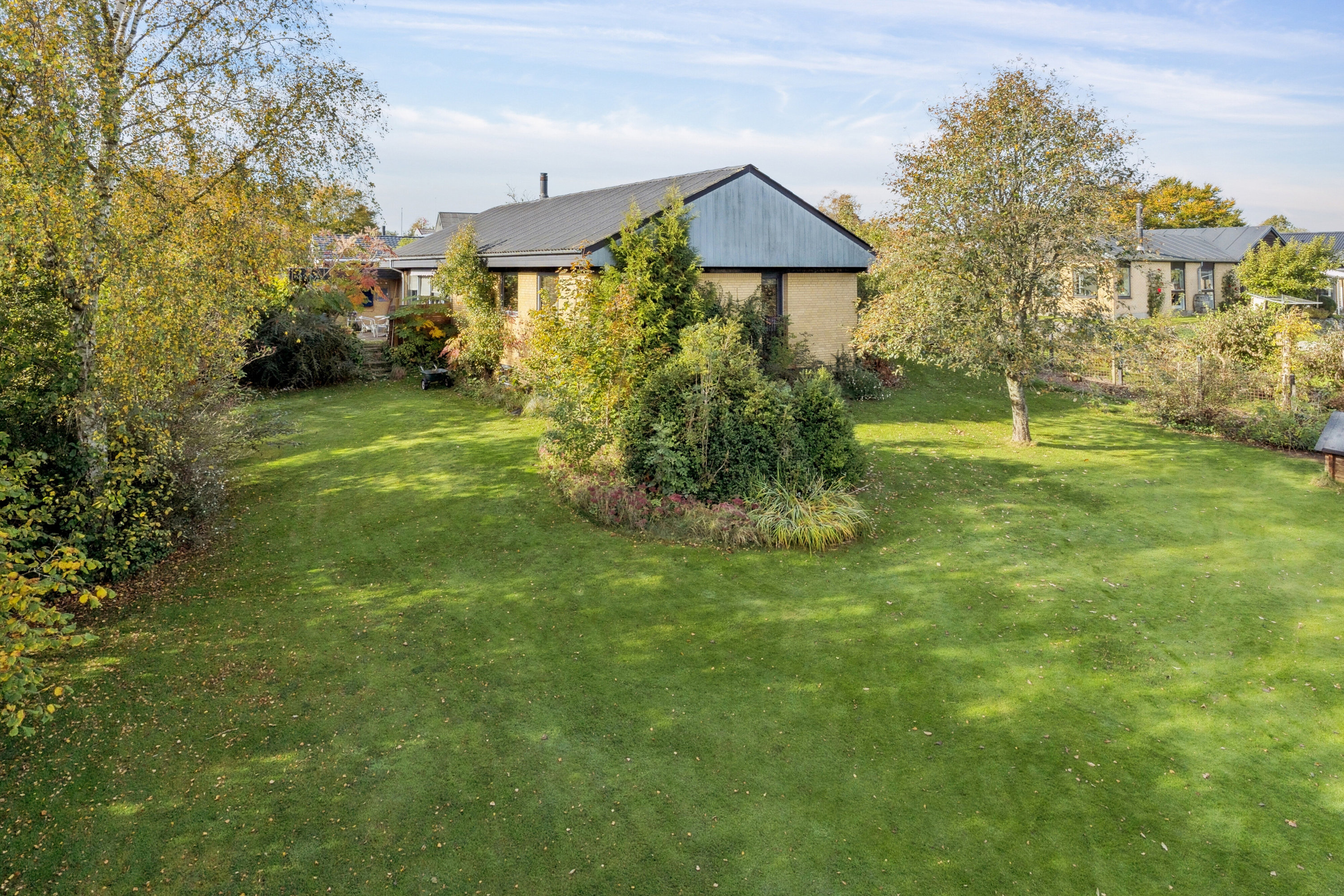 Fremhævet set fra haven billede i fuldskærmstilstand. Billede af Thorsvej 15, 9870 Sindal