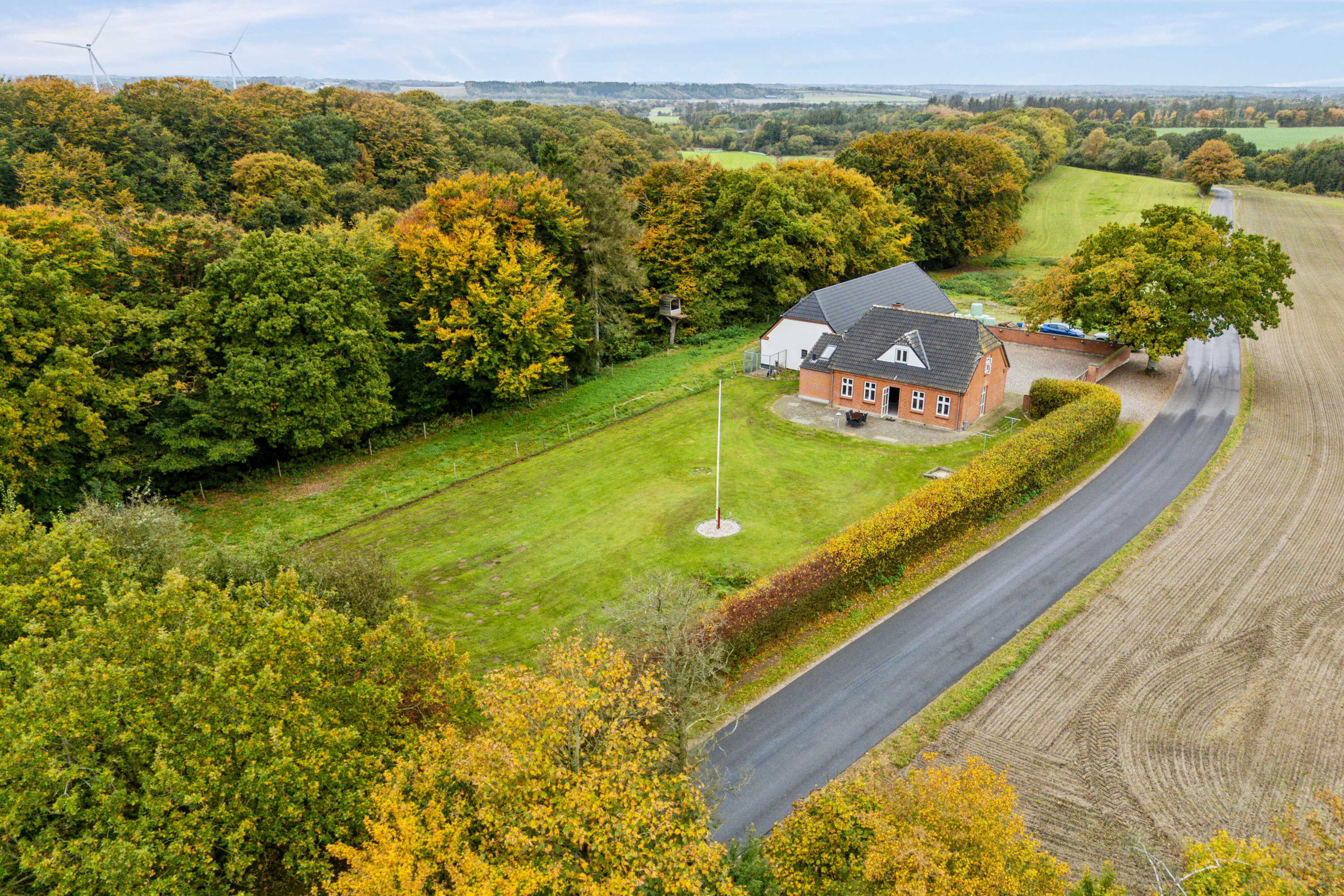 Fremhævet luftfoto billede i fuldskærmstilstand. Billede af Vindumvej 157, 8840 Rødkærsbro